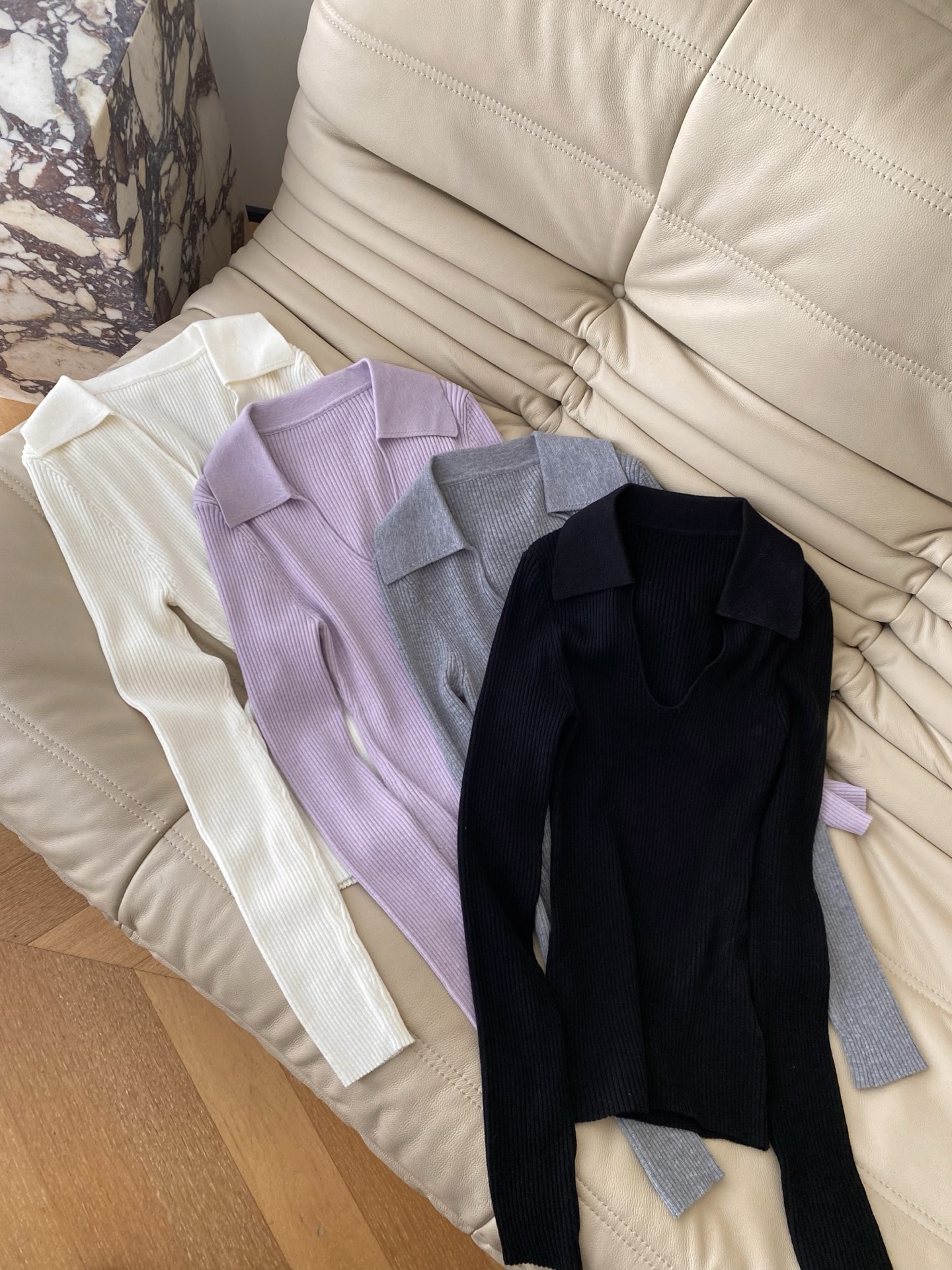 25。F秋冬 气质温柔氛围感针织上衣 露思同款巨巨显瘦的V领设计勾勒出脖颈的轻弧度 袖口裹住手腕的线条优