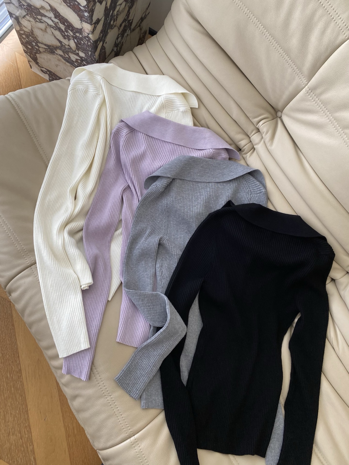 25。F秋冬 气质温柔氛围感针织上衣 露思同款巨巨显瘦的V领设计勾勒出脖颈的轻弧度 袖口裹住手腕的线条优