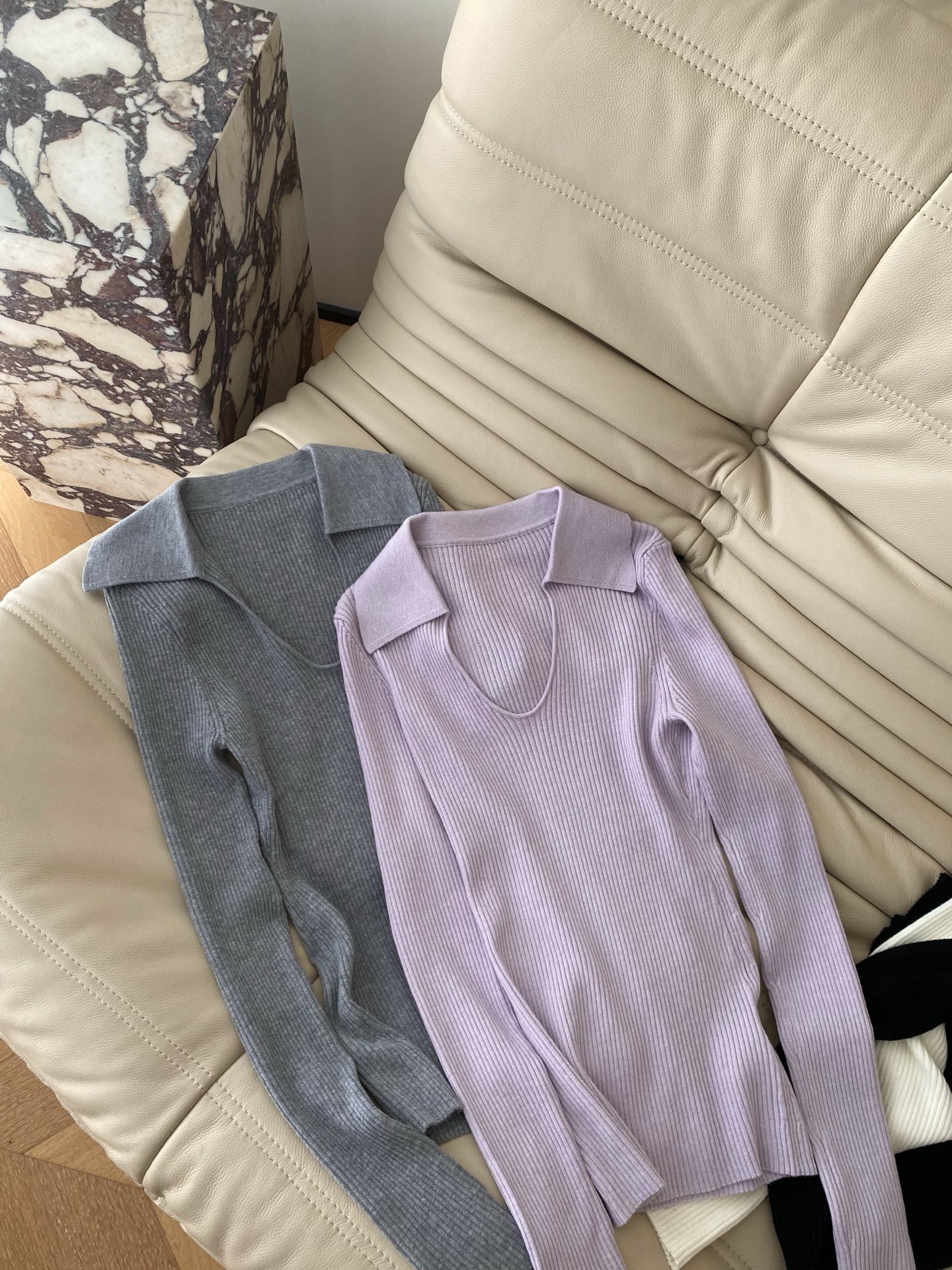 25。F秋冬 气质温柔氛围感针织上衣 露思同款巨巨显瘦的V领设计勾勒出脖颈的轻弧度 袖口裹住手腕的线条优