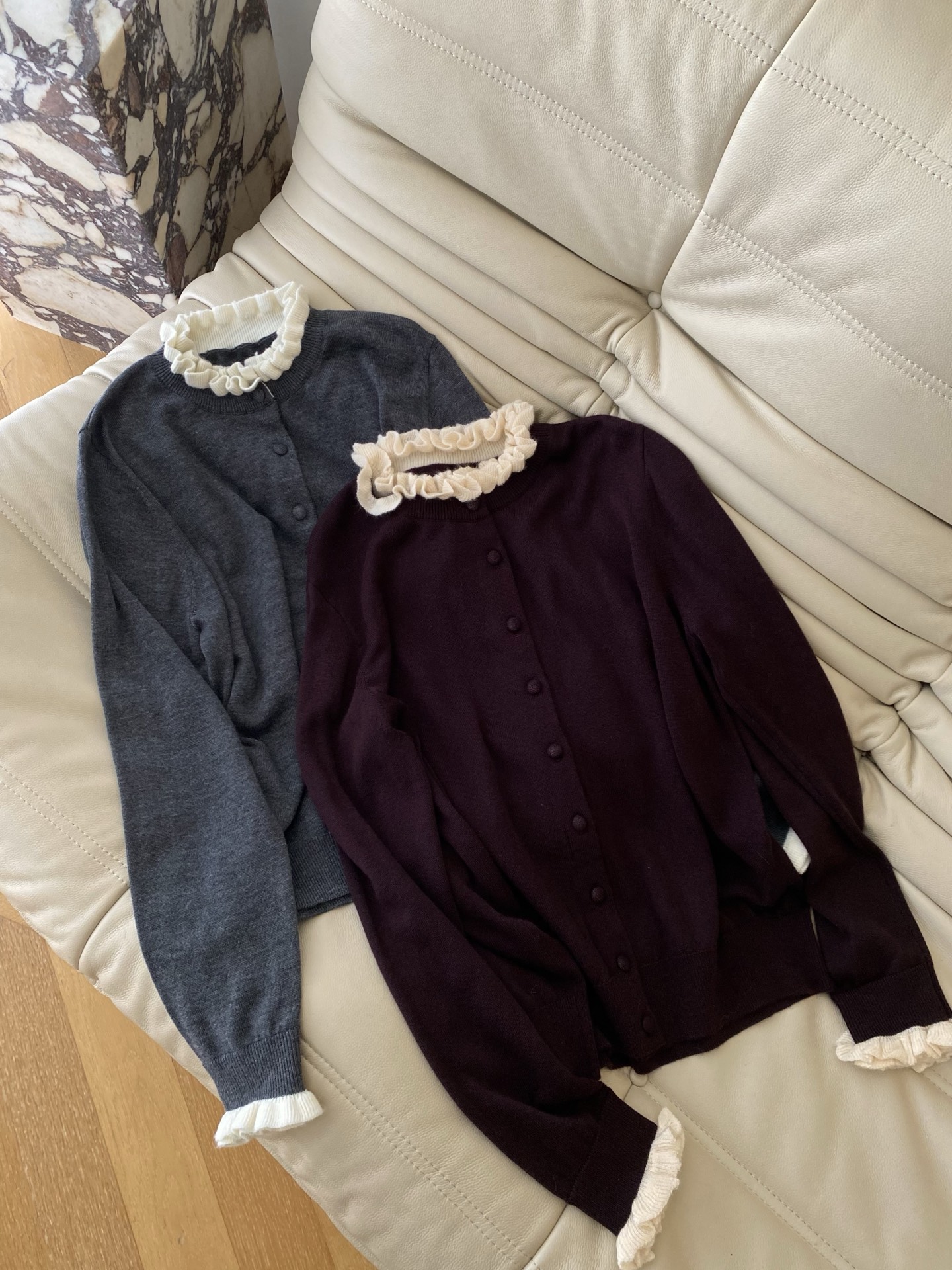 25。F秋冬 温柔系花边领羊毛开衫 领口的褶皱像是把云朵揉成花边 整体造型简洁明快通勤又浪漫加上羊毛材质