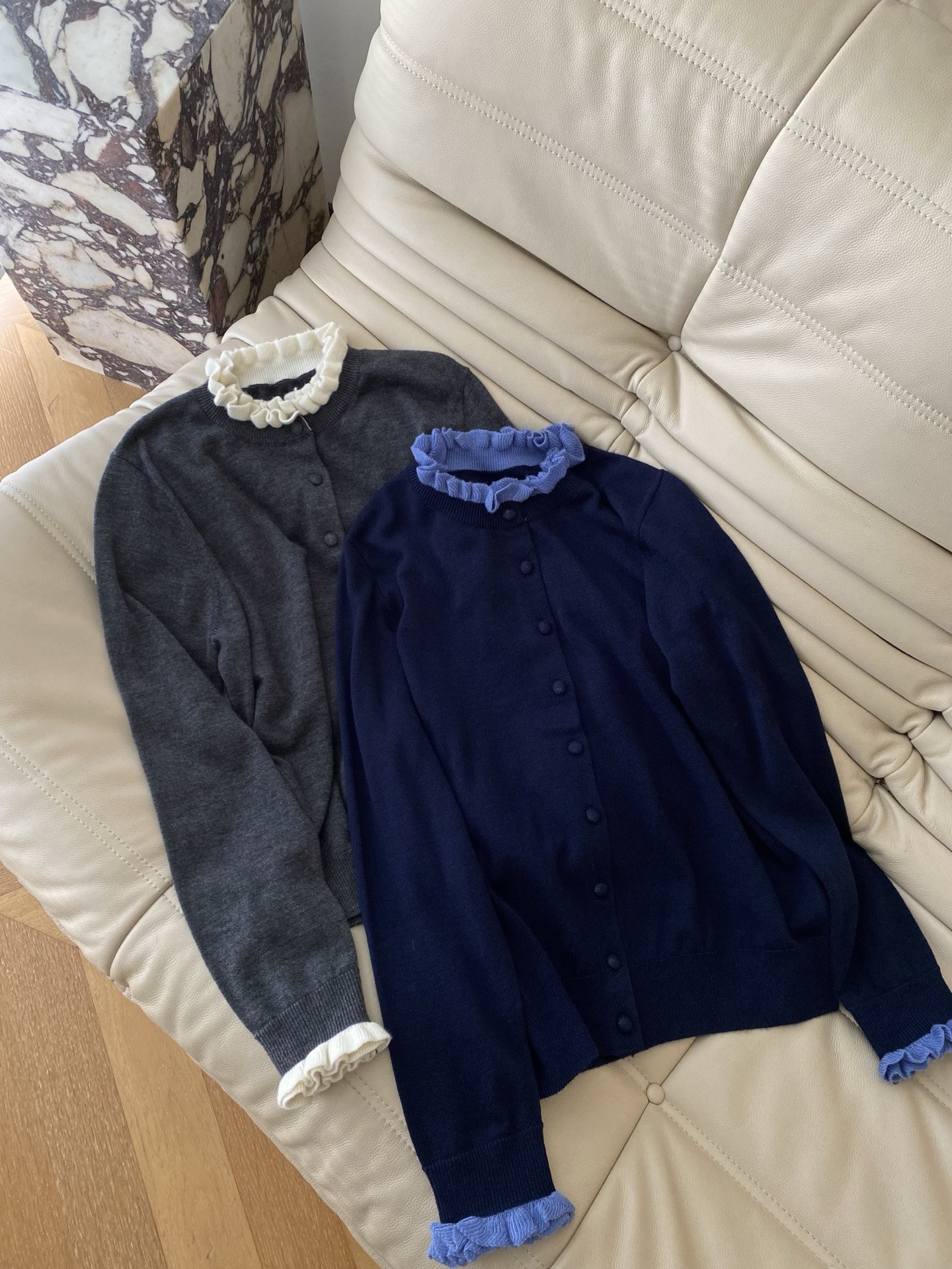 25。F秋冬 温柔系花边领羊毛开衫 领口的褶皱像是把云朵揉成花边 整体造型简洁明快通勤又浪漫加上羊毛材质