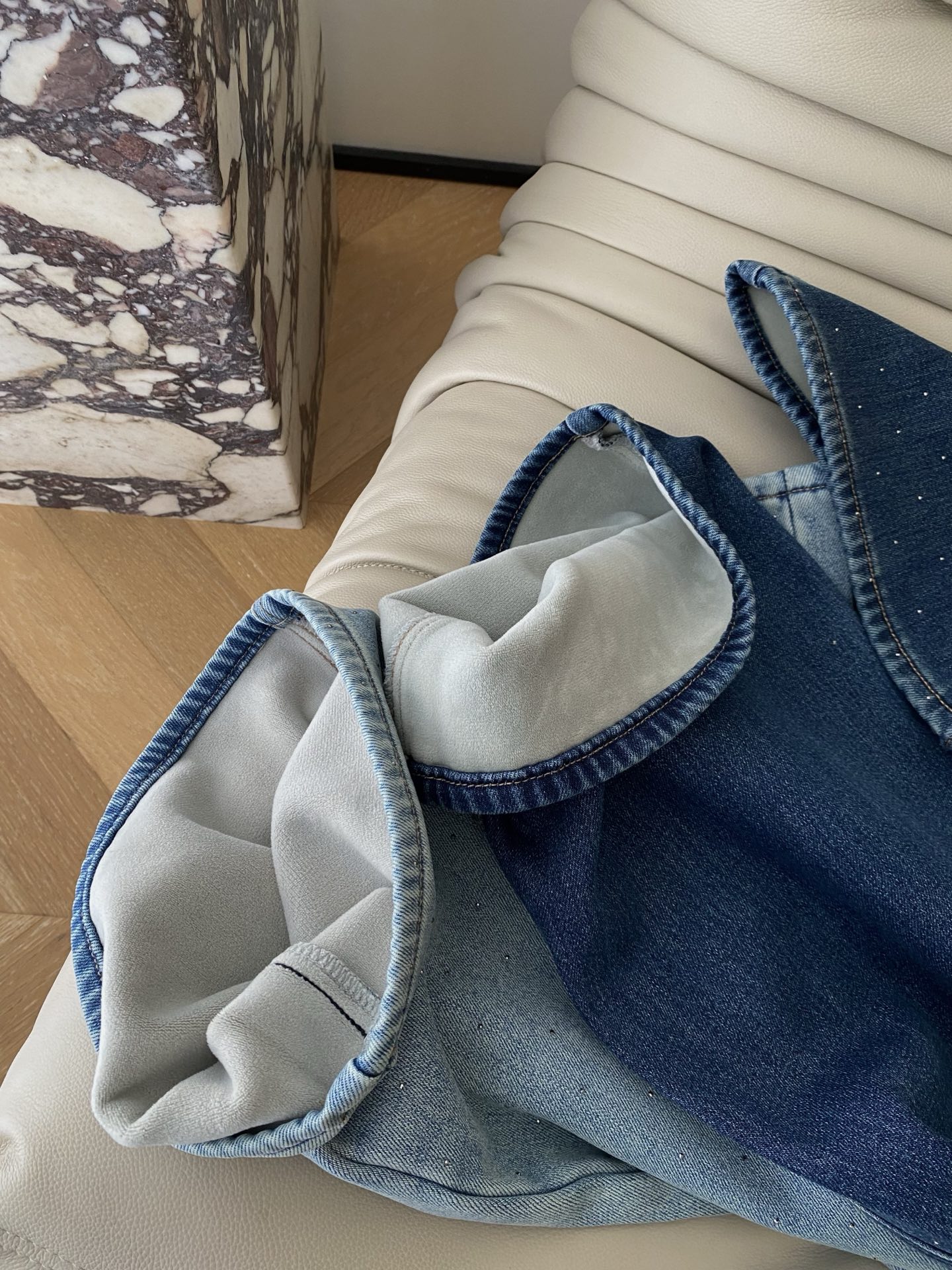 25。F秋冬 复古休闲加绒高腰休闲牛仔裤 巨百搭好穿的时尚单品保暖时尚双层作用 搭配皮质质感腰带更添一份