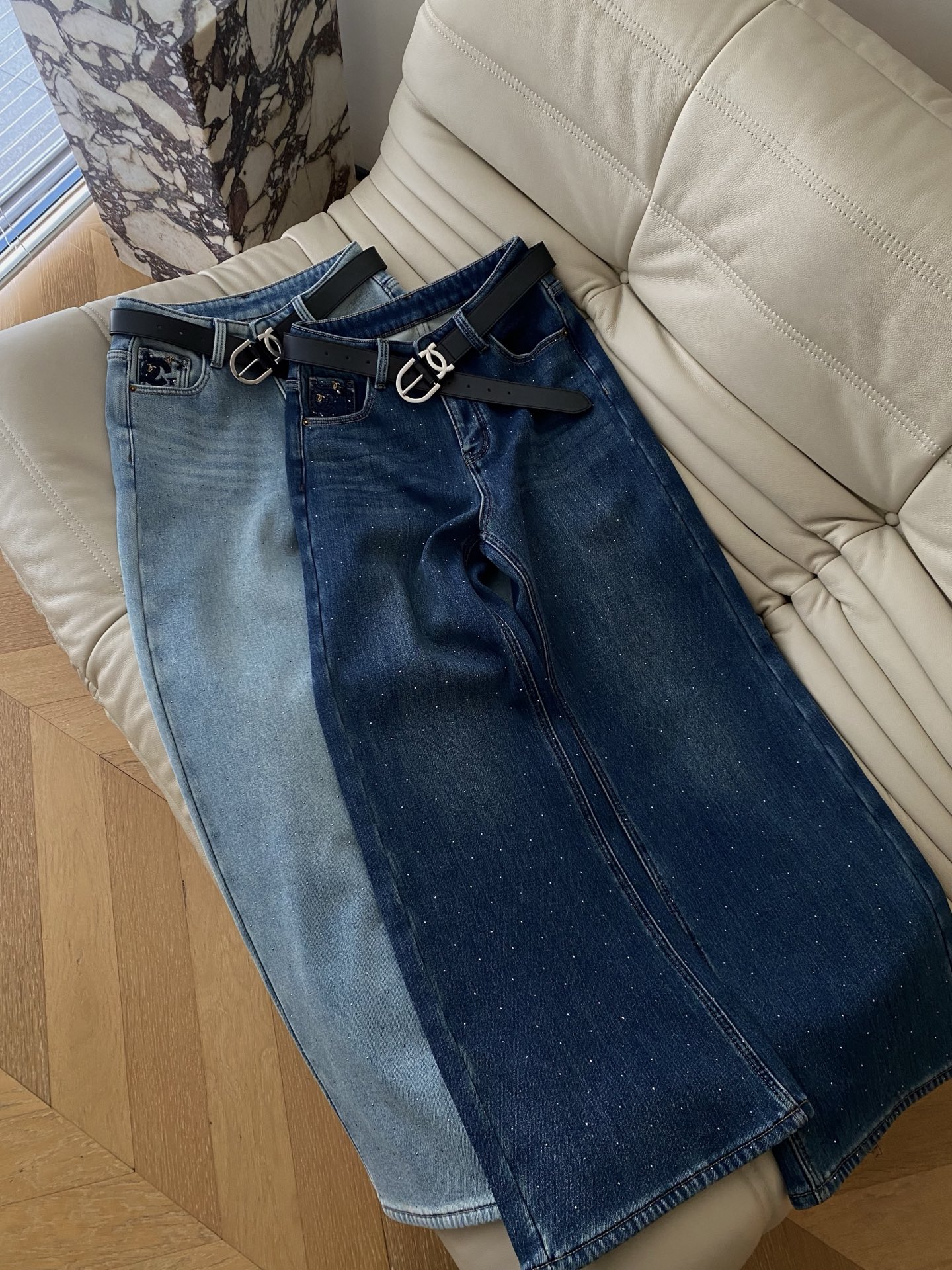 High-Waisted Fleece-Lined Straight-Leg Jeans with Belt – Warm & Stylish