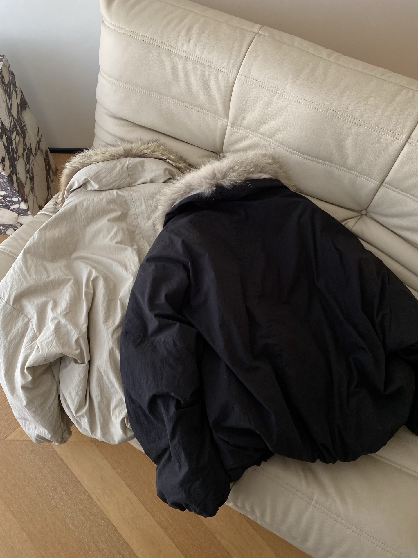 25。F秋冬 复古美式狐狸毛领鹅绒服 哑光面料自带低调质感大毛领一整个把“贵气保暖”焊在身上 裹上就是行
