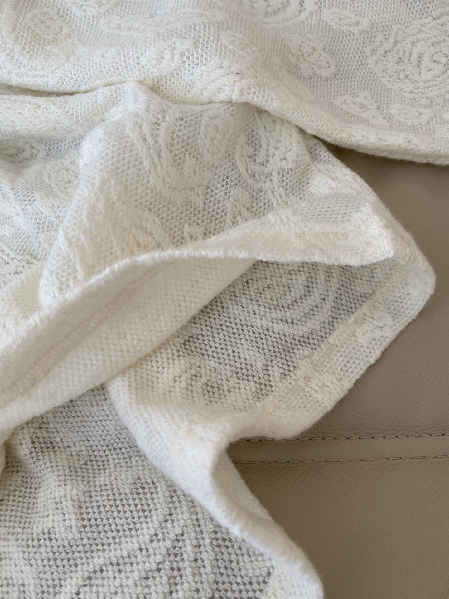 Paisley Pattern Knit Sweater White Round Neck Long Sleeve Pullover 6 i1764924830890 3084 0 4