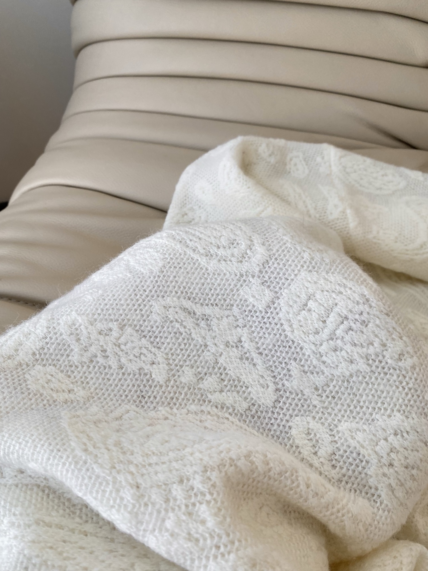 Paisley Pattern Knit Sweater White Round Neck Long Sleeve Pullover 5 i1764924830994 2134 0 3