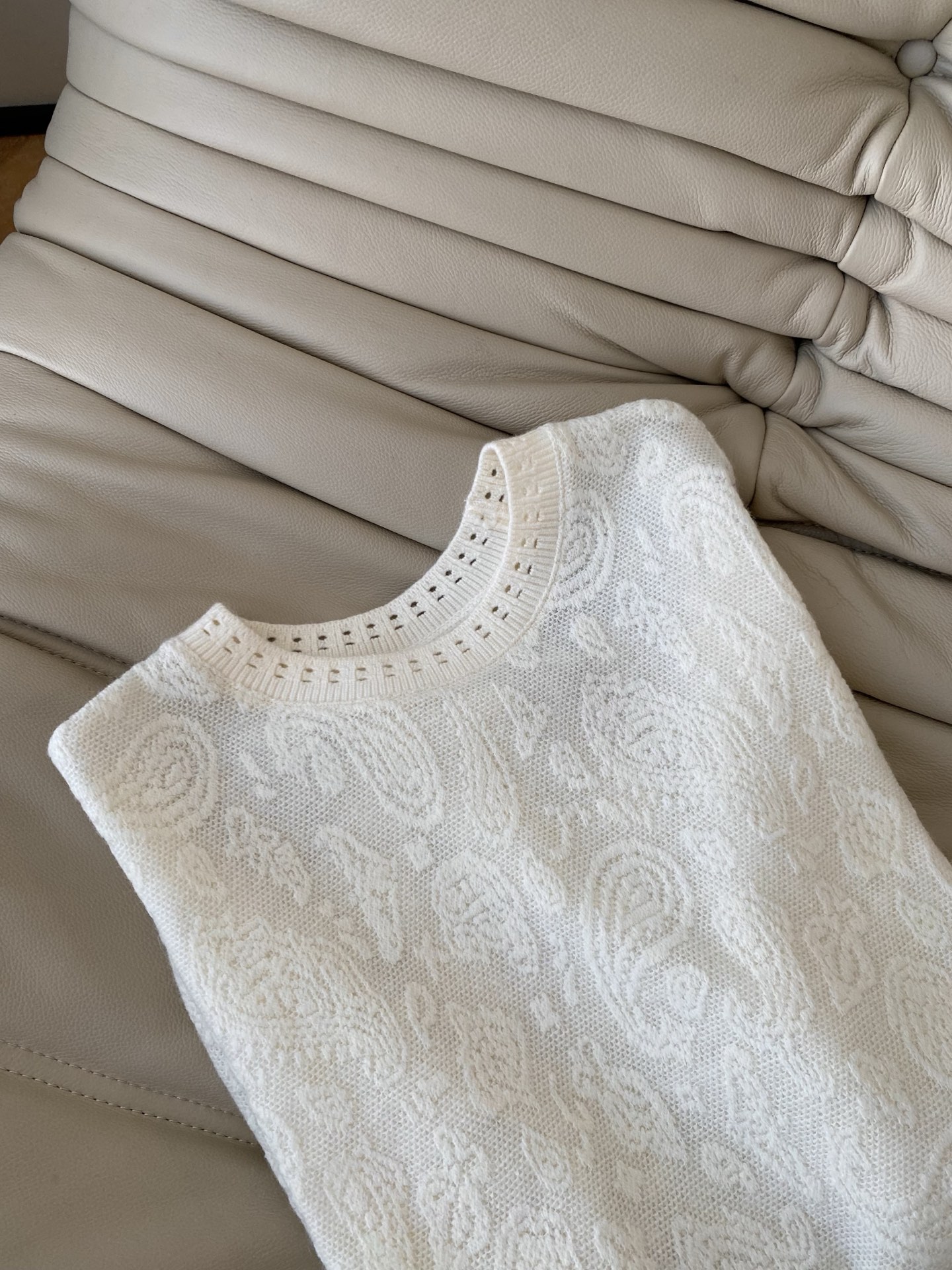 Paisley Pattern Knit Sweater White Round Neck Long Sleeve Pullover 3 i1764924831916 6267 0 1
