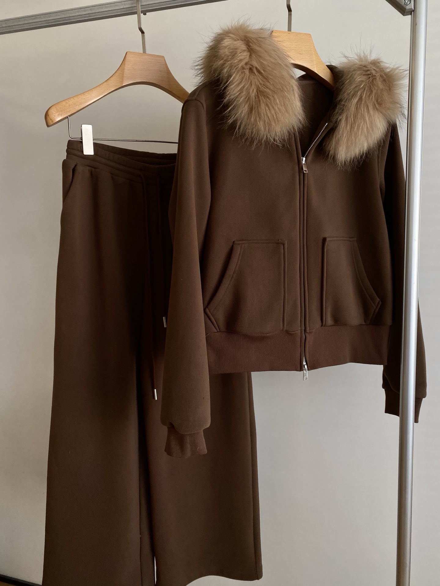 Cozy Fox Fur Collar Lounge Set – Fleece Lined, Wide Leg, Detachable Collar