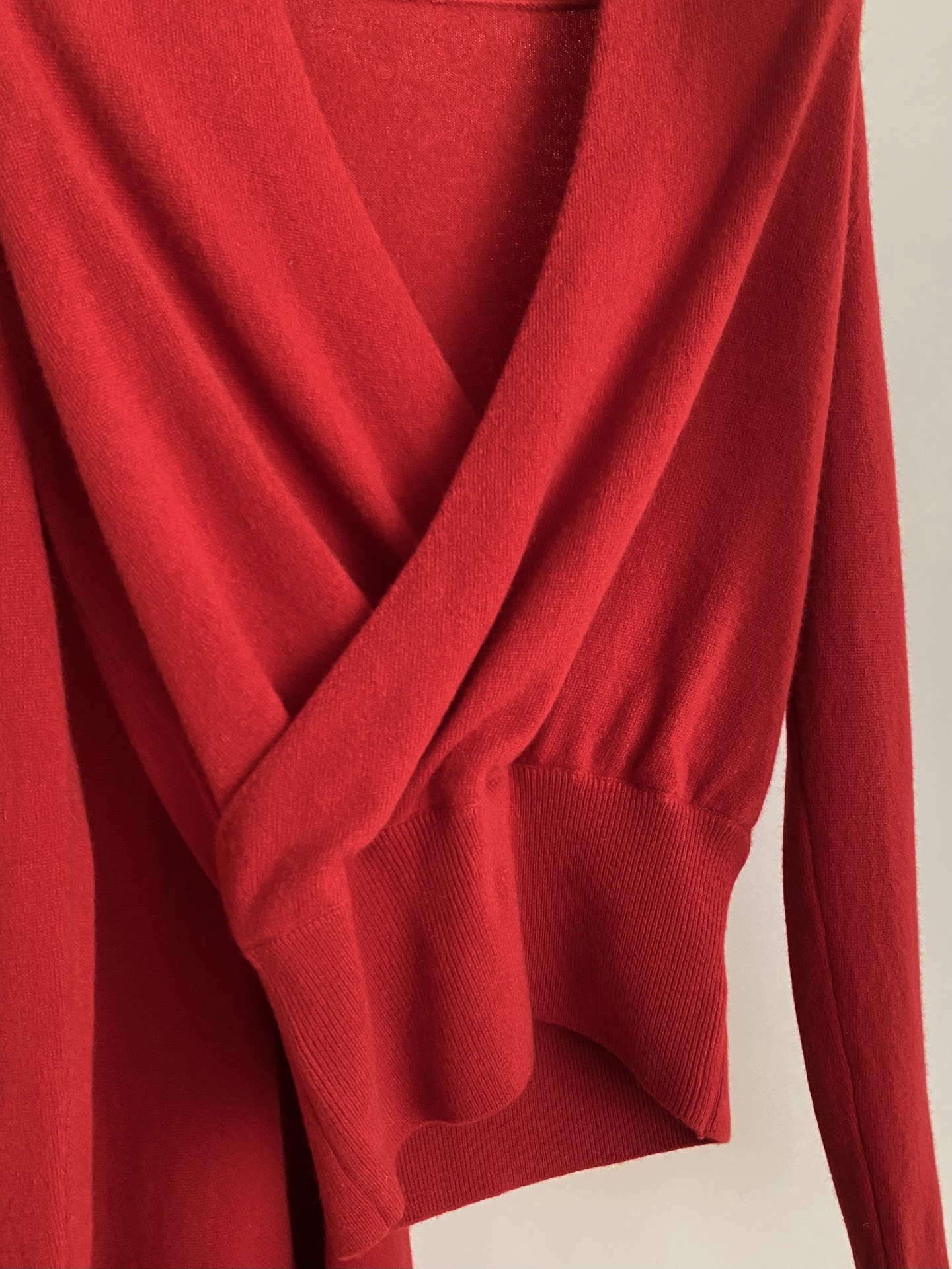 25。F秋冬 温柔休闲交叉羊毛套装 正红色热情又显白像把冬日暖阳穿在身上 经典黑低调高级适配各种穿搭场景