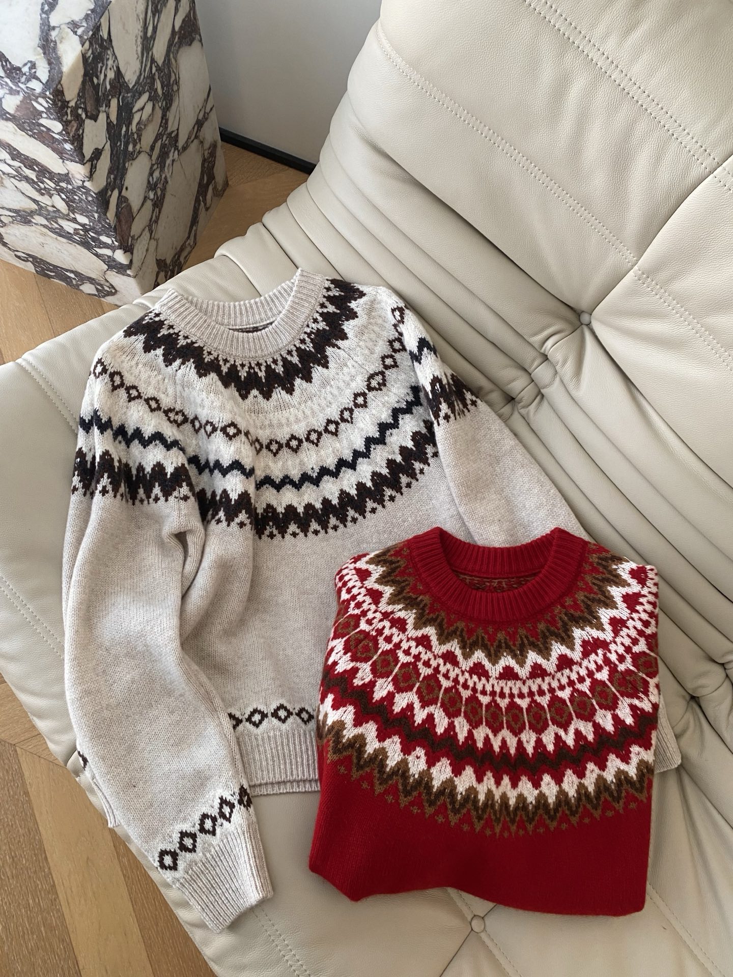25。F秋冬 费尔岛圆领羊毛上衣  采用羊毛混纺面料 独特的色彩搭配表现出冬日浪漫气息 小圆领设计冰岛提