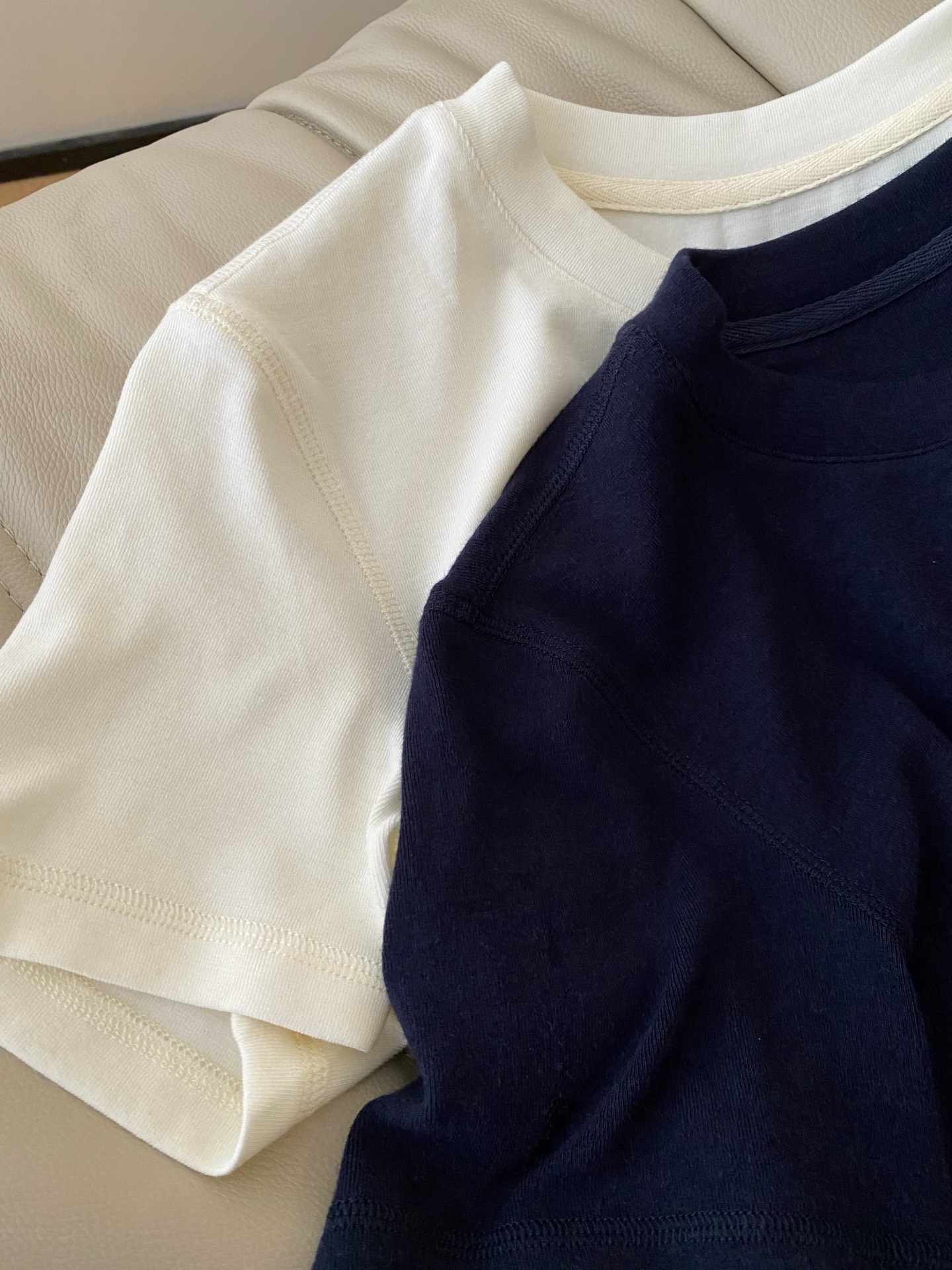 26SS春夏 简约通勤三角标tee 柔软舒适的棉料加上精致小三角标叠加超正版型  一绝的细节与质感 日常