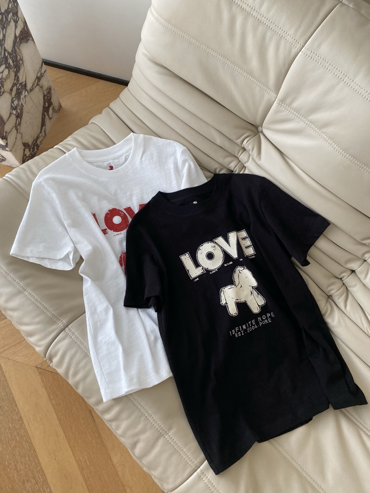 26SS春夏 极简松弛烫钻小马T恤 来自春与夏的氧气少女被love小马戳中心吧 极度舒适的棉料使之更加轻