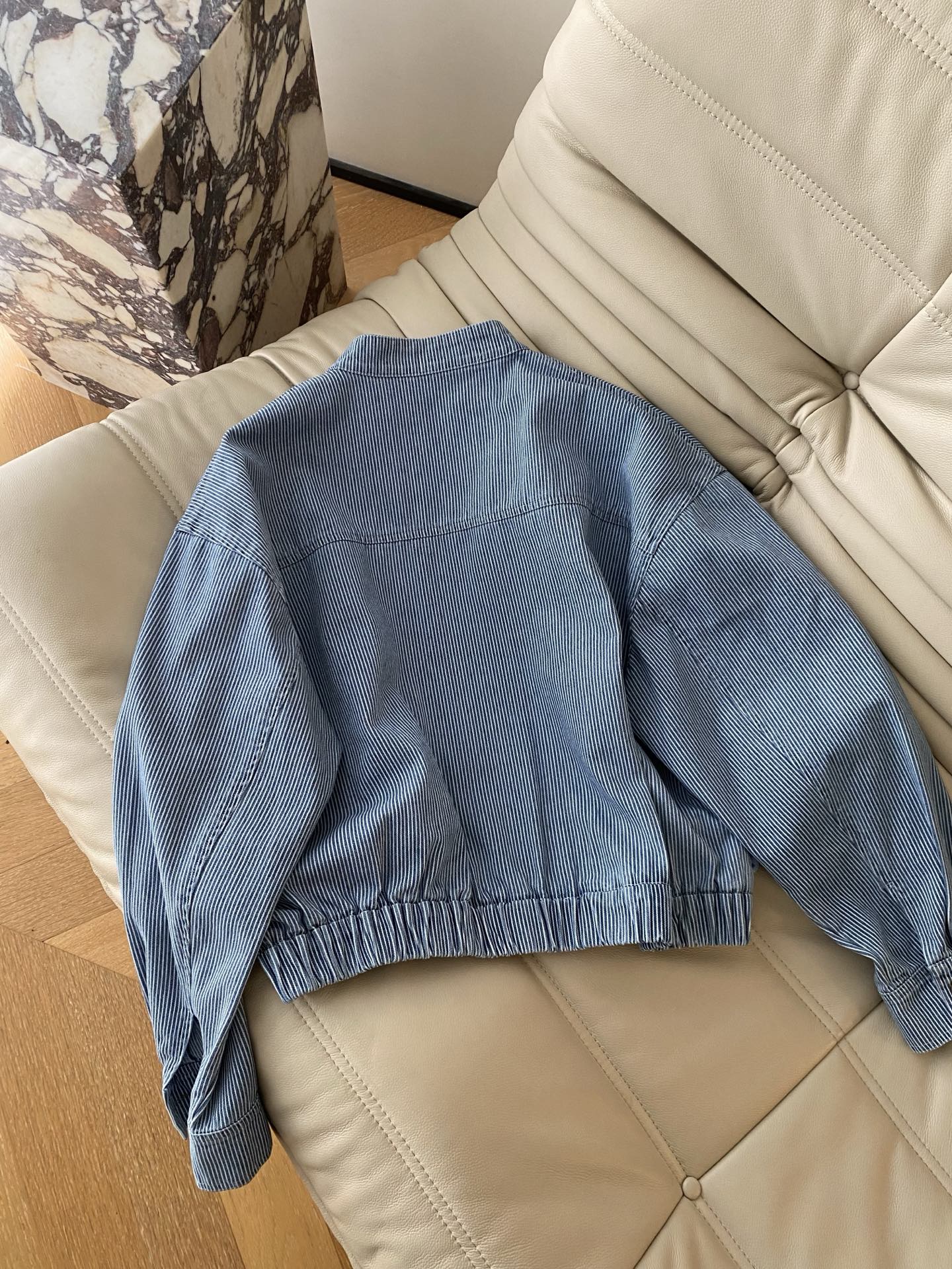 26Ss春夏 极简高级风 自带滤镜的松弛感 藏在这一抹蓝白条纹里 解锁早春的N种穿法 早春第一件“万能衫