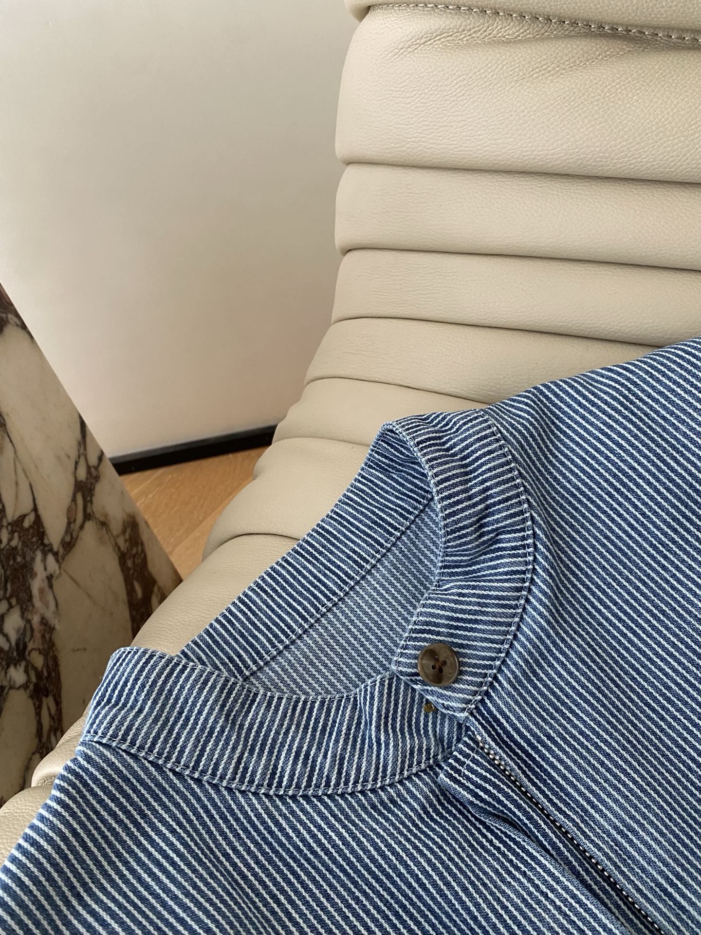 26Ss春夏 极简高级风 自带滤镜的松弛感 藏在这一抹蓝白条纹里 解锁早春的N种穿法 早春第一件“万能衫
