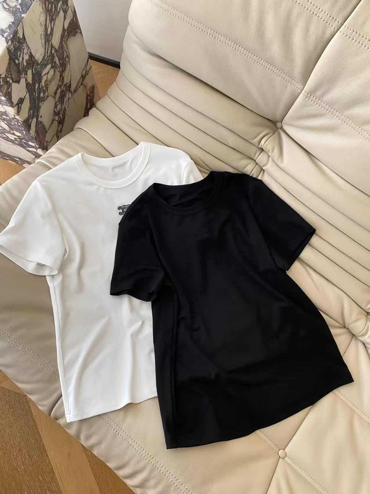 26SS春夏 简约通勤CE tee 基础款也能穿出高级感 四个颜色都想all in 软糯又有垂感 夏天穿