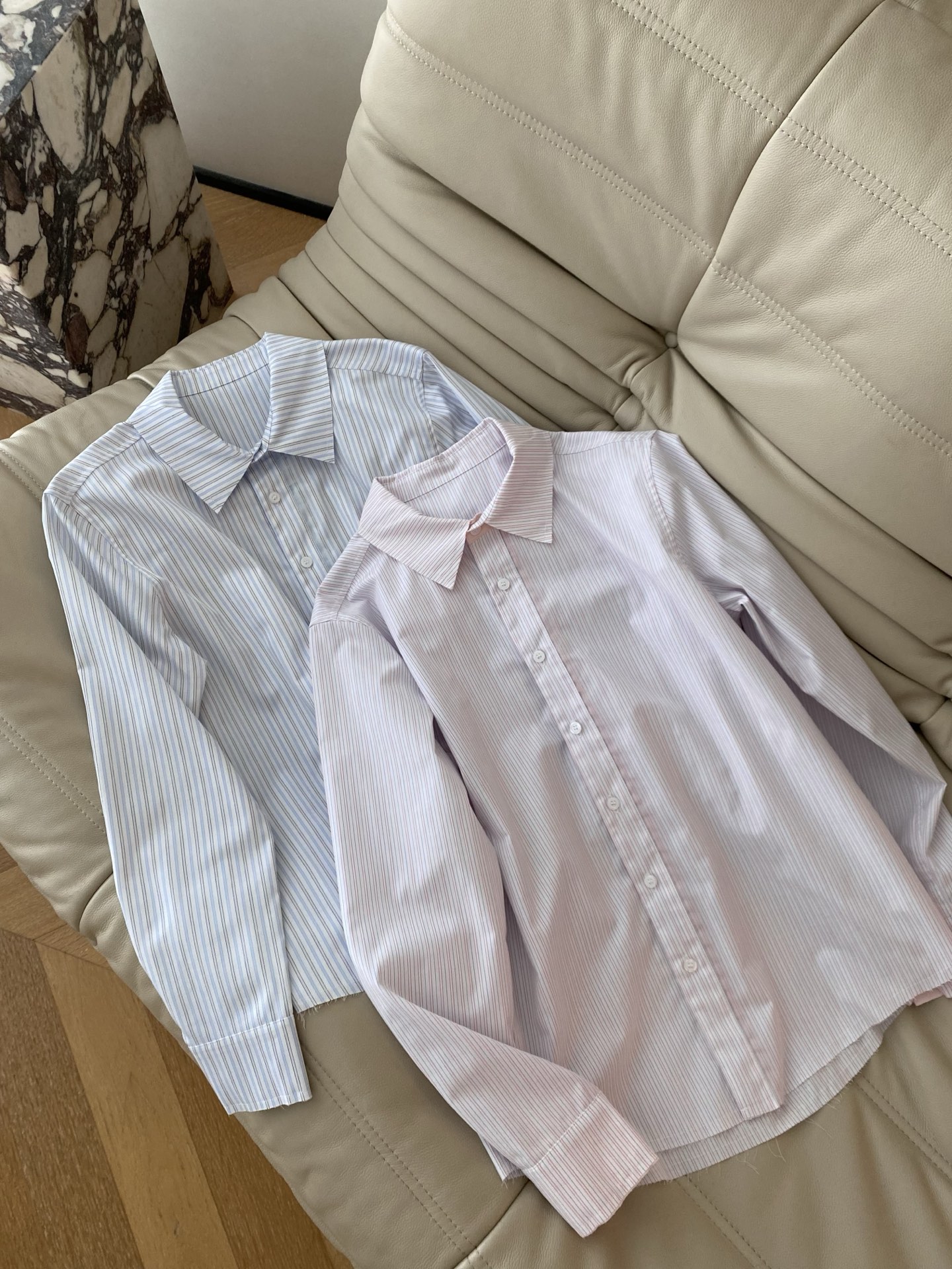 26SS春夏 文艺松弛通条纹衬衫 勤春天的淡彩揉进条纹里浅蓝/粉调细条纹，软而挺括的棉感 翻领利落不挑肩