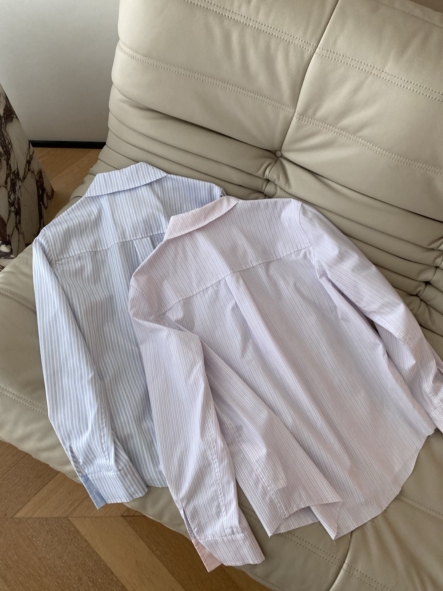 26SS春夏 文艺松弛通条纹衬衫 勤春天的淡彩揉进条纹里浅蓝/粉调细条纹，软而挺括的棉感 翻领利落不挑肩