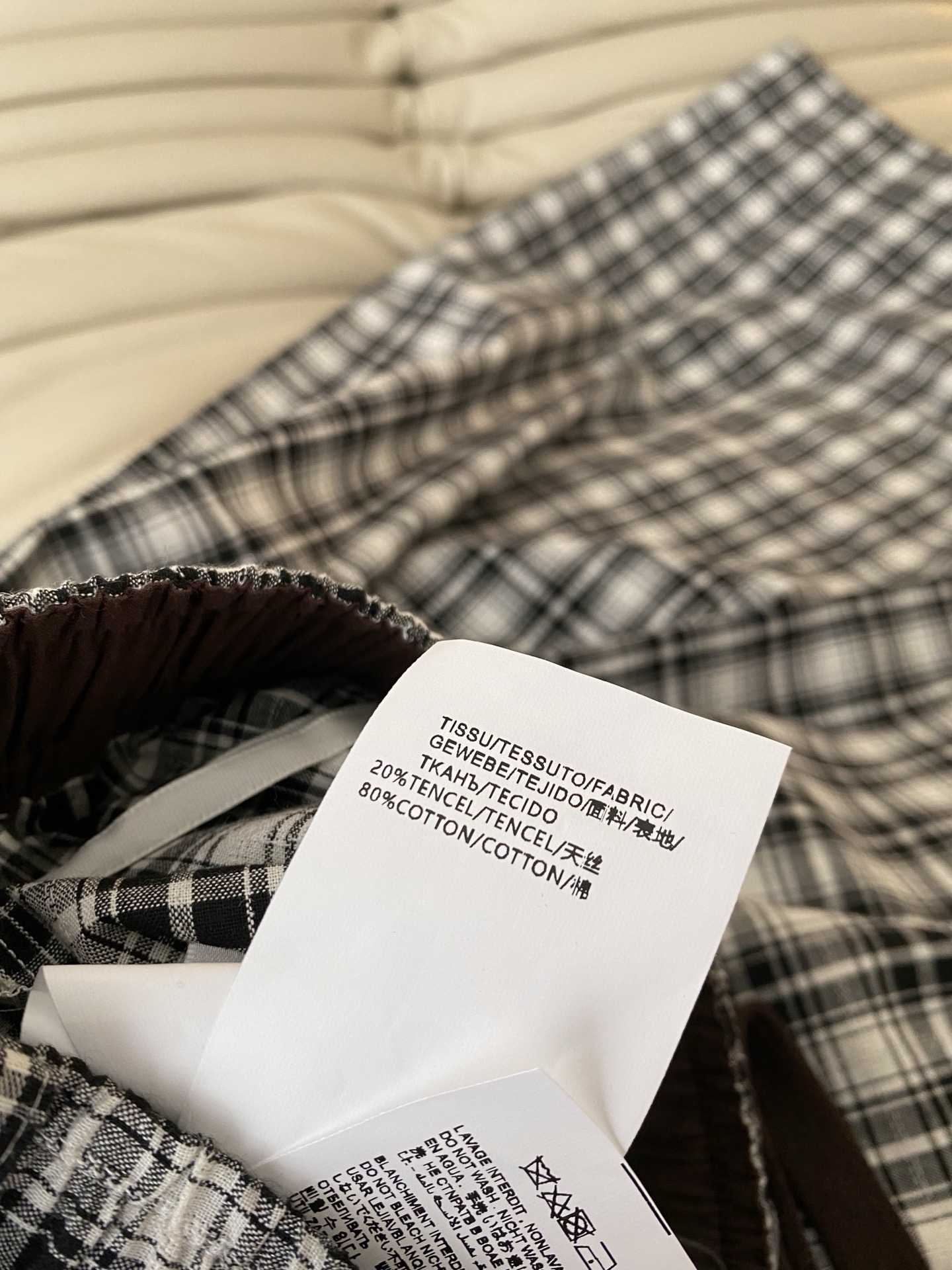 26SS 早春新款格纹慵懒松弛感直筒裤 经典复古格纹配色耐看不出错，高腰松紧抽绳腰头自由适配，轻松拉高腰