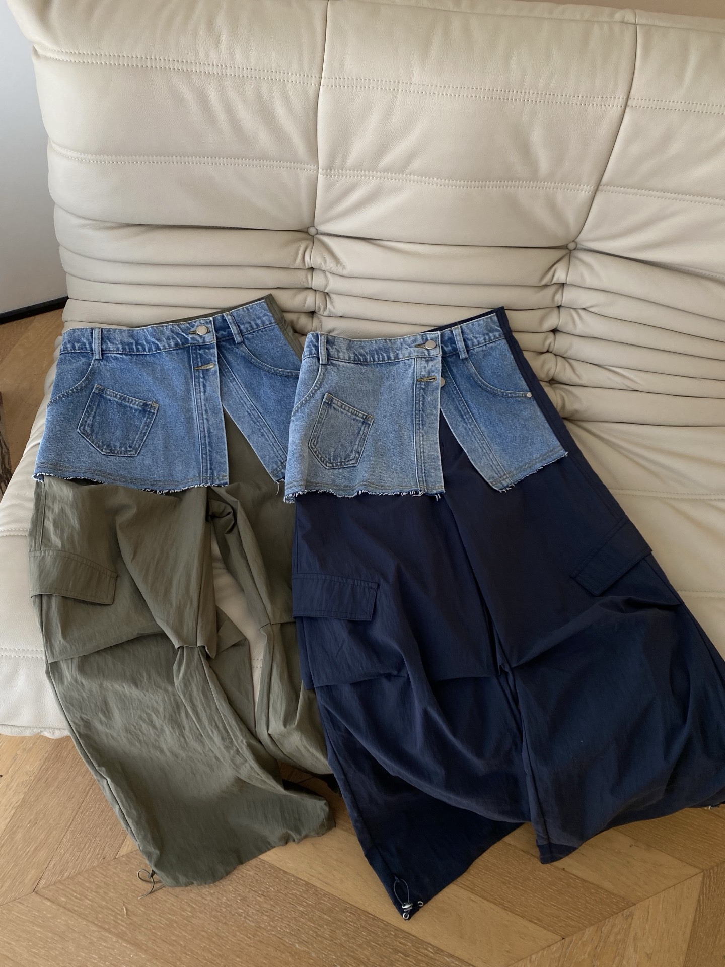 26SS 早春新款拼接工装两件套裤，采用高腰利落阔腿廓形，牛仔裙片与军绿裤身碰撞混搭滤镜，腰头双纽扣门襟