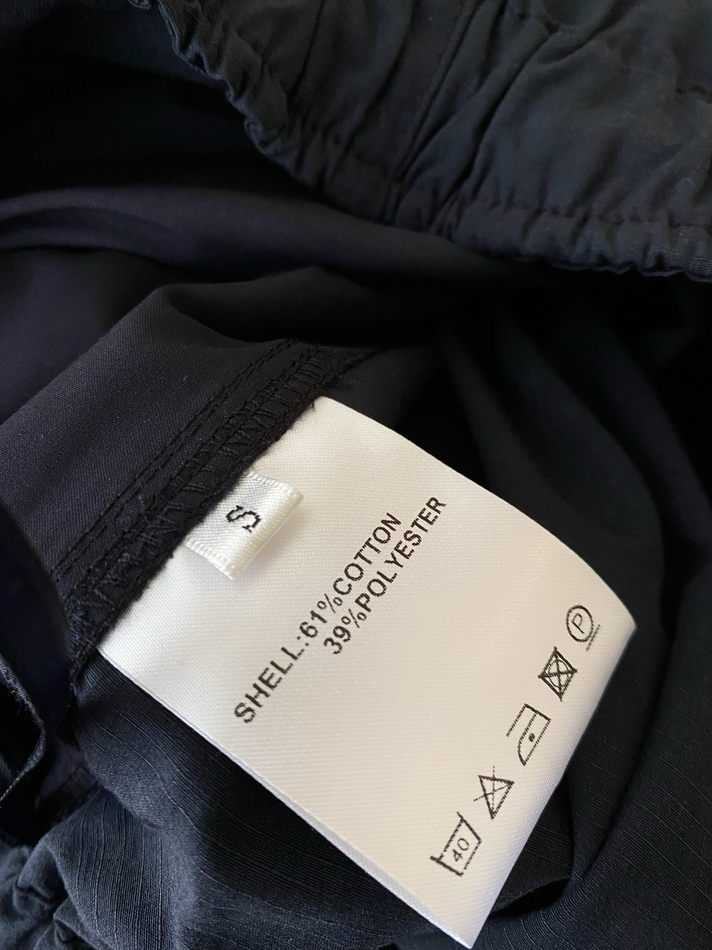 26SS 早春新款工装阔腿裤高腰抽绳版型修饰利落比例，双侧立体口袋承载实用与酷感，明线工艺还原街头松弛氛