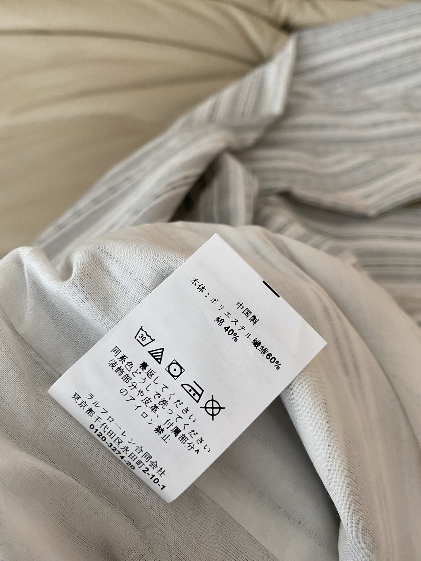 26SS 早春新款肌理感条纹阔腿裤 采用垂坠大阔腿版型打造慵懒氛围感，清新米/深灰条纹自带温柔滤镜；抽绳