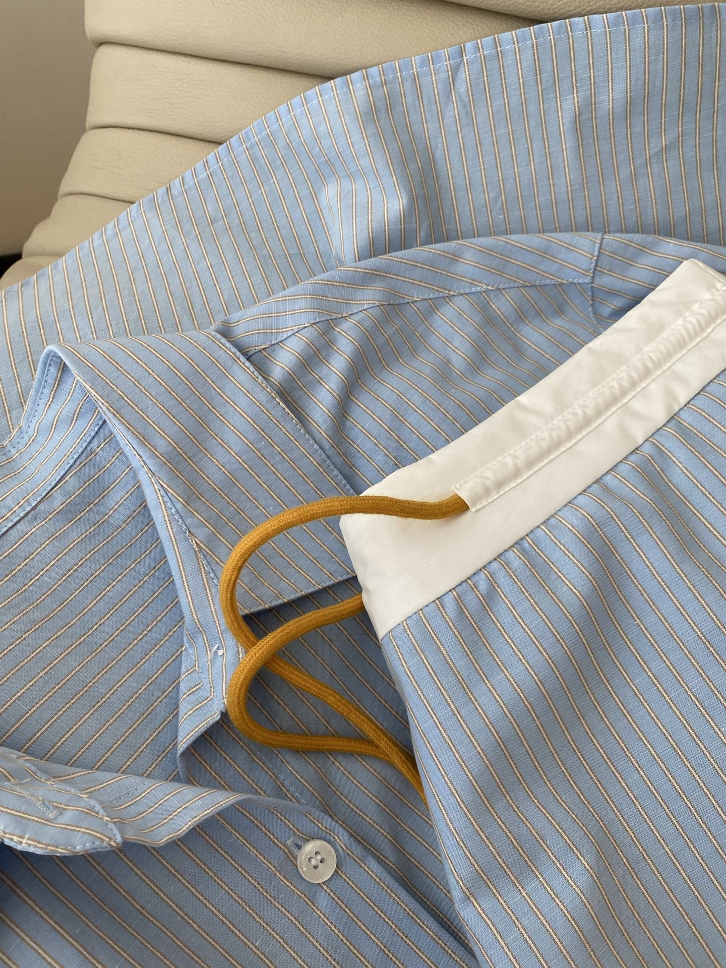 26SS 早春新款肌理感条纹衬衫裙裤套装 采用清爽蓝白细条纹打造松弛通勤感，宽松落肩衬衫+假两件百褶裙裤