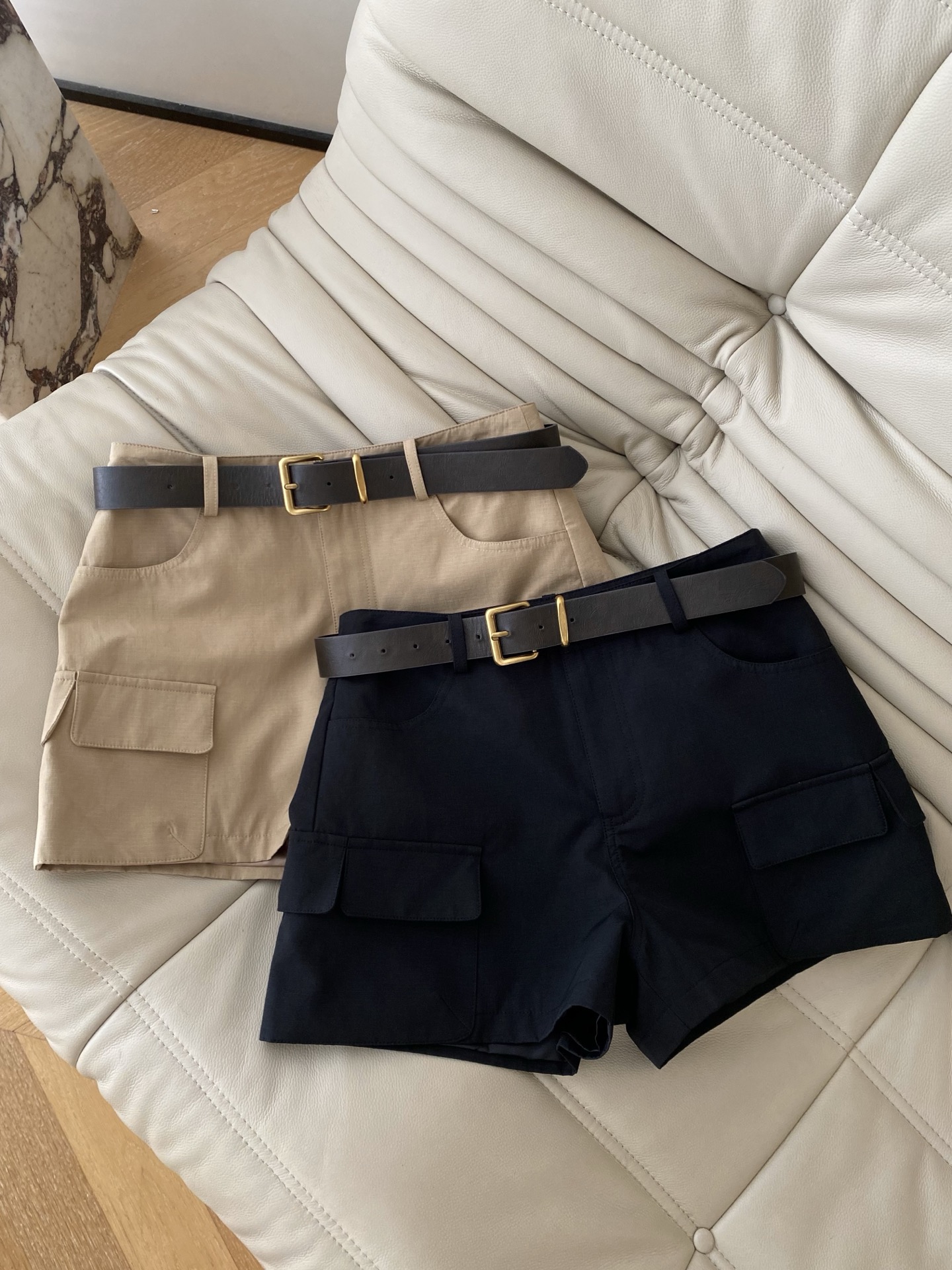 26SS 春夏新款工装风大口袋高腰短裤 经典A字高腰剪裁搭配大口袋设计，利落版型暗藏飒爽小心机，同色系腰