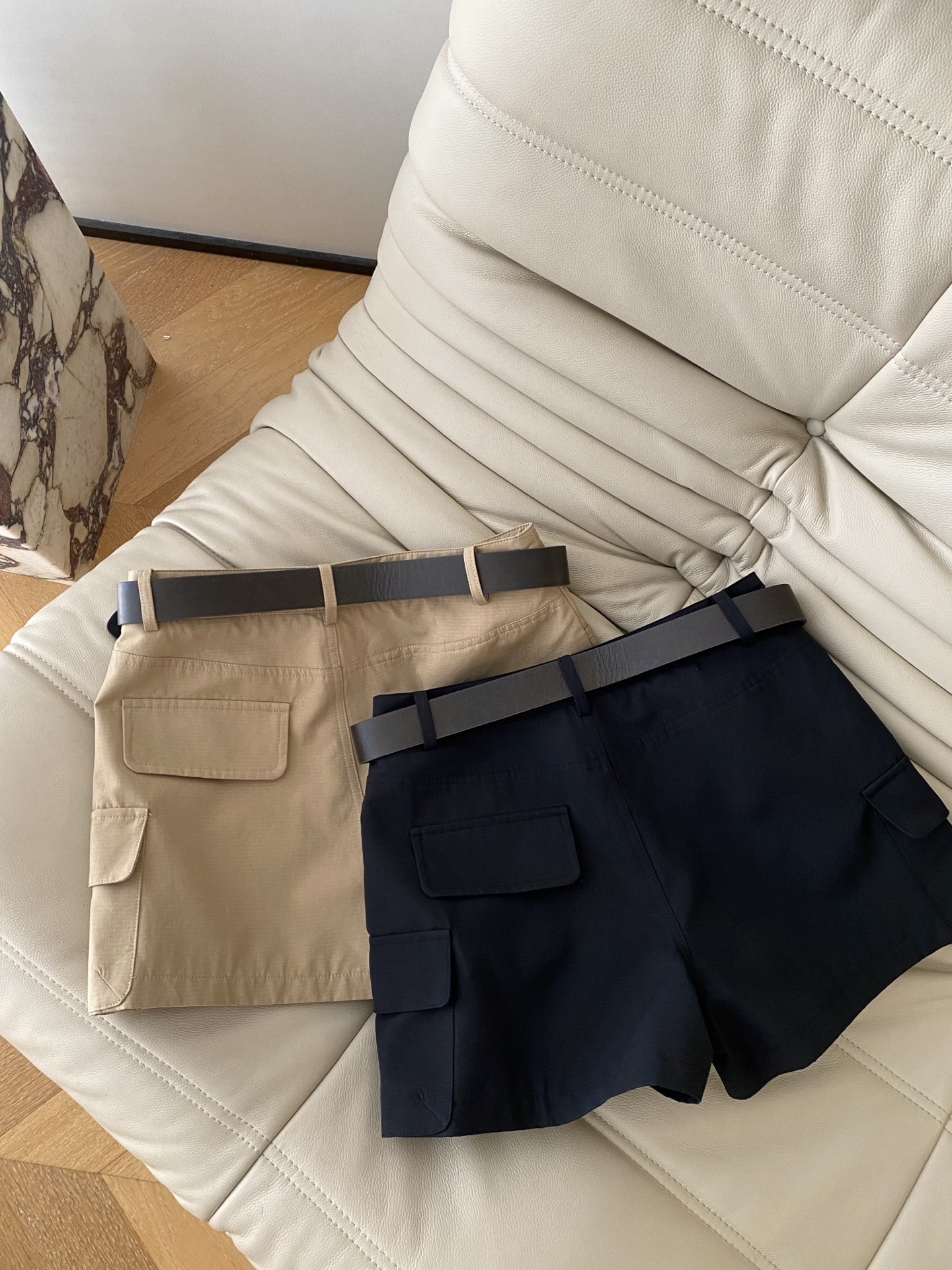 26SS 春夏新款工装风大口袋高腰短裤 经典A字高腰剪裁搭配大口袋设计，利落版型暗藏飒爽小心机，同色系腰