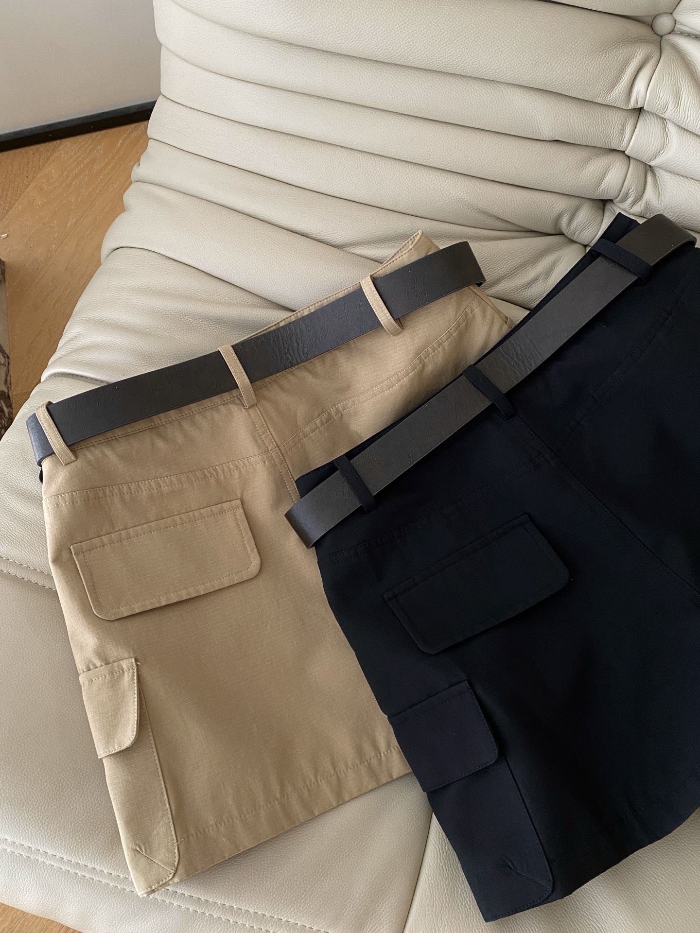 26SS 春夏新款工装风大口袋高腰短裤 经典A字高腰剪裁搭配大口袋设计，利落版型暗藏飒爽小心机，同色系腰