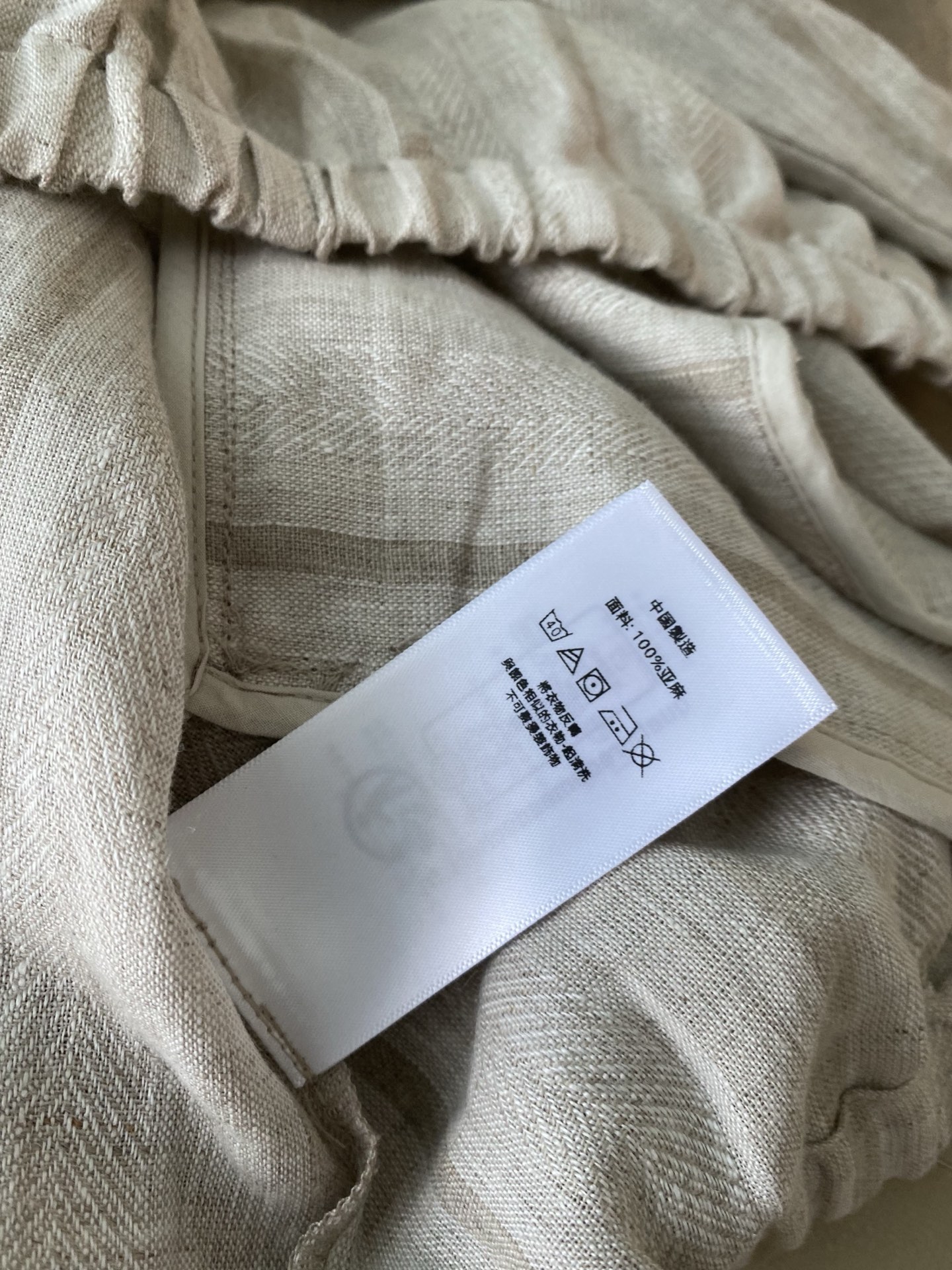 26SS 春夏新款亚麻连帽防晒衫 采用宽松休闲廓形打造松弛氛围感，纯净白/浅灰条纹自带清爽滤镜，连帽抽绳