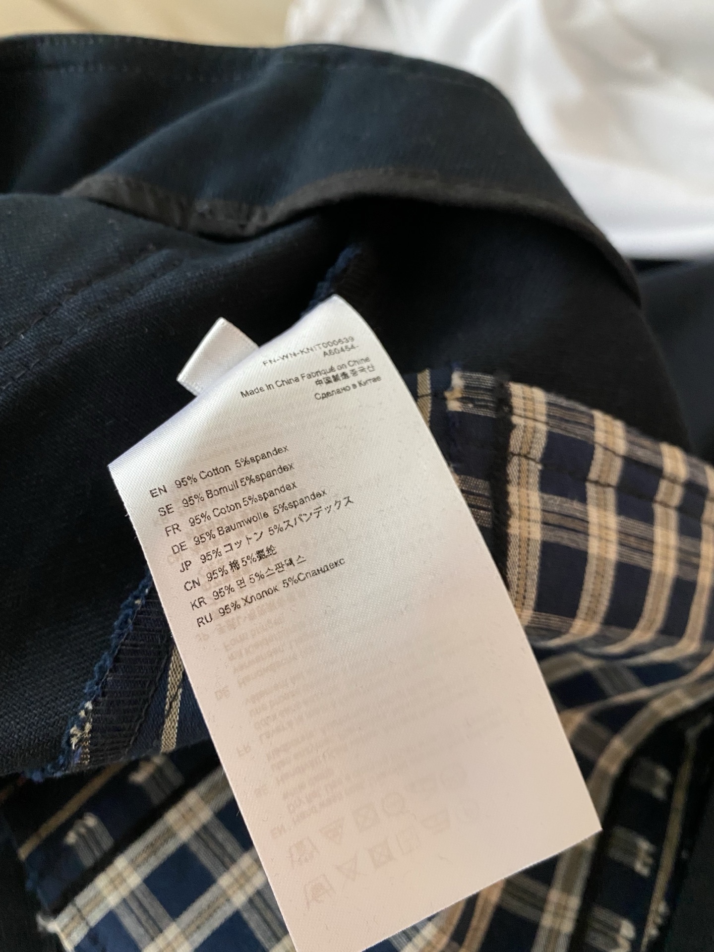 26SS 早春新款假两件叠穿阔腿裤 采用高街解构剪裁打造时髦造型感，经典纯黑底色自带酷飒滤镜，腰头假围兜