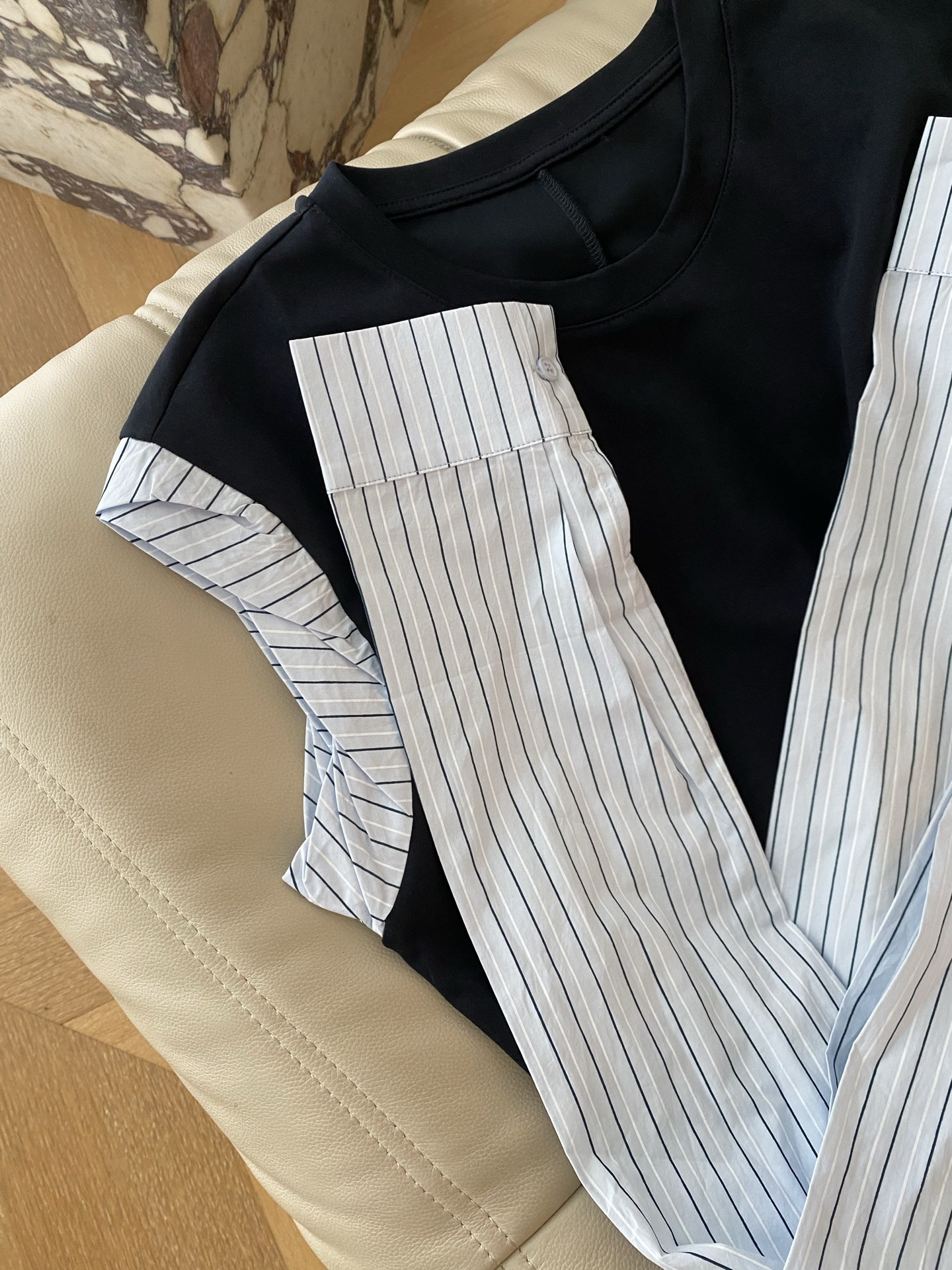 26SS 春夏新款腰封衬衣两件套衣裙采用宽松H型直筒廓形打造慵懒松弛感，撞色自带高级滤镜，衬衫式条纹袖可