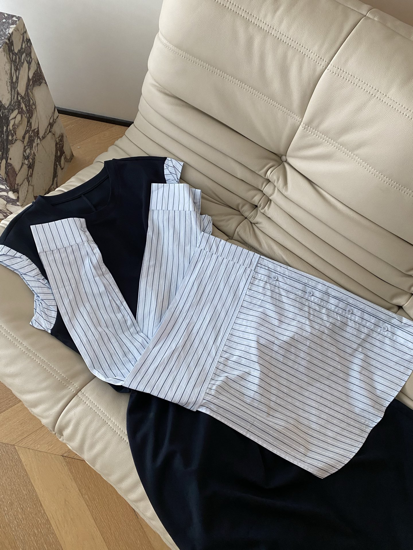 26SS 春夏新款腰封衬衣两件套衣裙采用宽松H型直筒廓形打造慵懒松弛感，撞色自带高级滤镜，衬衫式条纹袖可