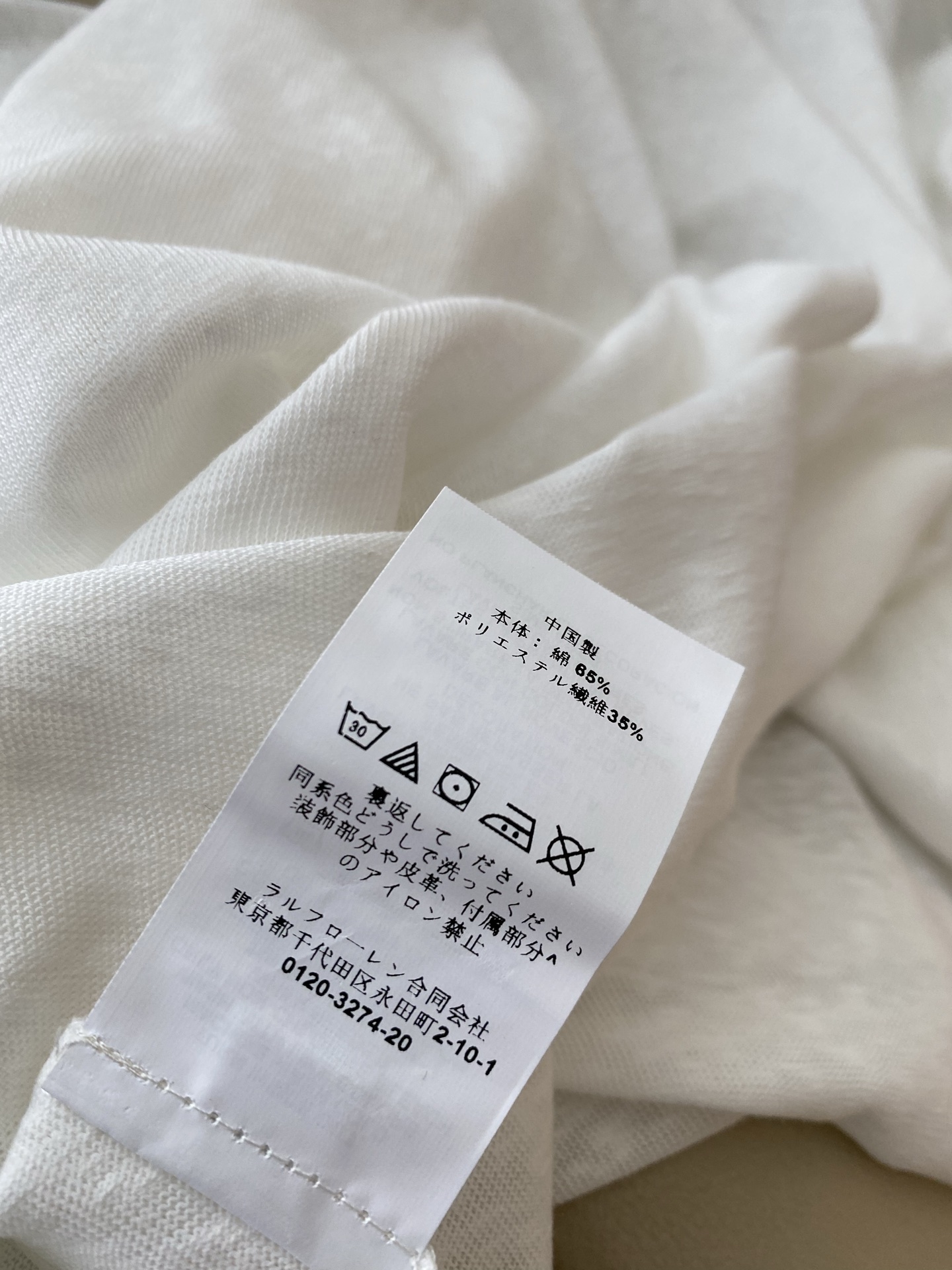 26SS 春夏新款半拉链立领防晒针织衫采用微透修身版型打造松弛氛围感，纯净奶白自带清透滤镜；立领半开拉链