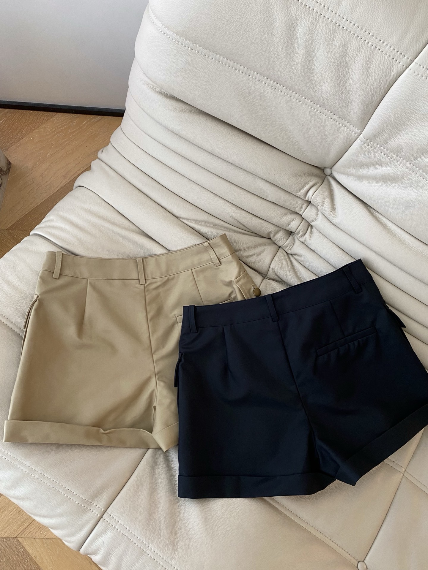 26SS 早春新款 工装风卡其色高腰裙裤采用高垂感抗皱西装面料打造利落A字版型低饱和卡其自带复古高级滤镜