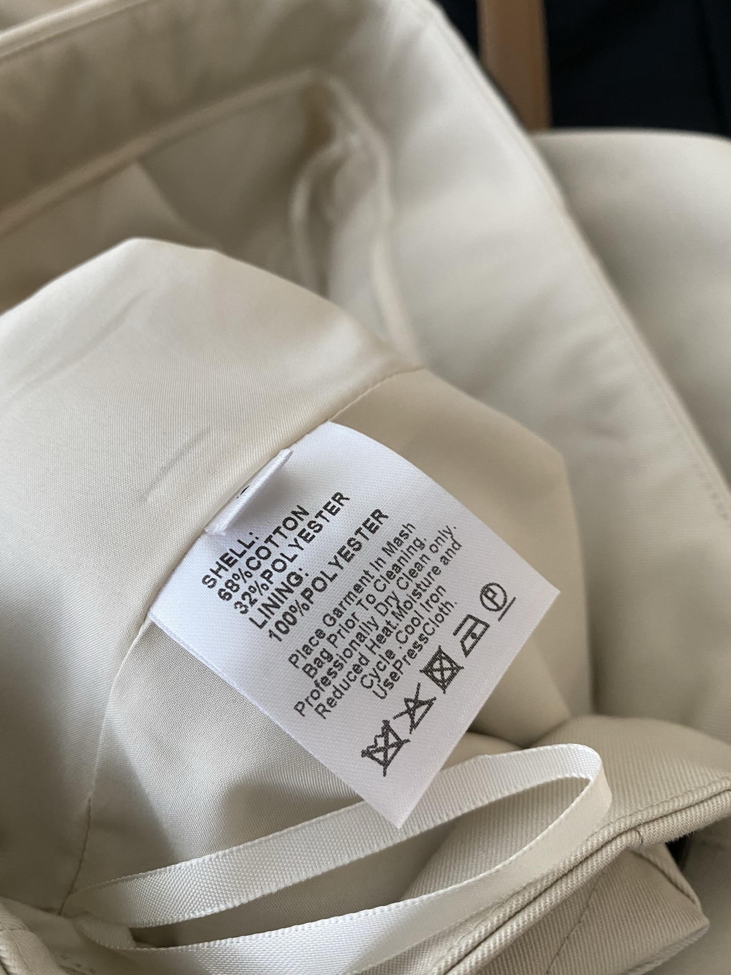 26SS 早春新款 高腰工装A字短裤裙采用挺括抗皱斜纹面料打造利落显瘦版型藏青/米白自带清爽利落滤镜立体