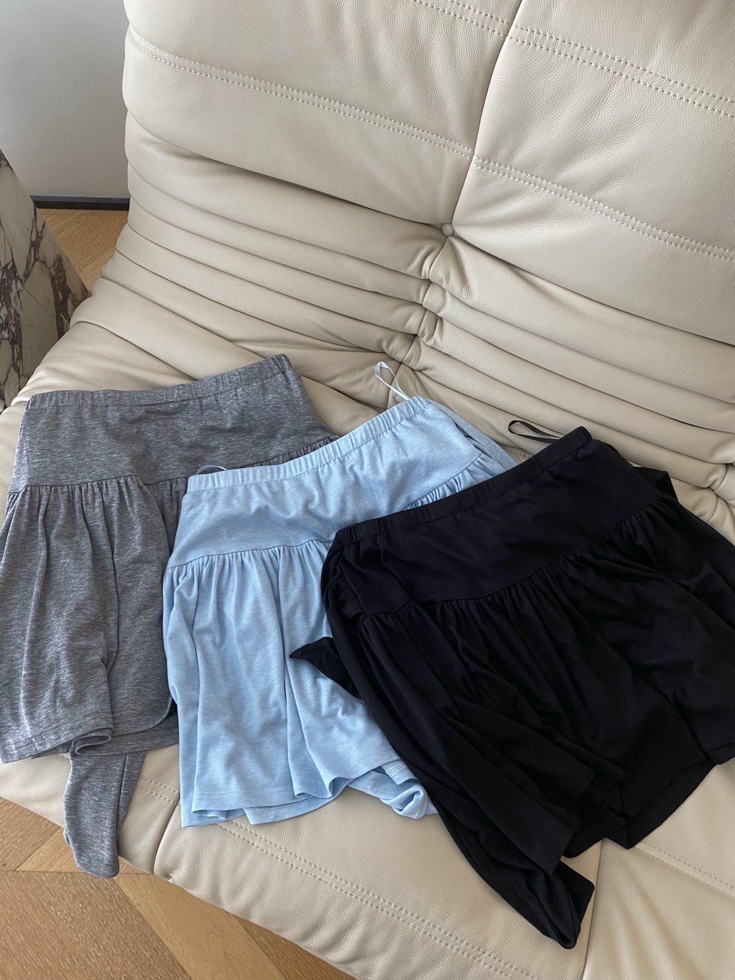 26SS 春夏新款 | 松弛感绑带套装采用高弹亲肤莫代尔面料打造，垂坠软糯自带呼吸感荡领短袖T恤+绑带裙
