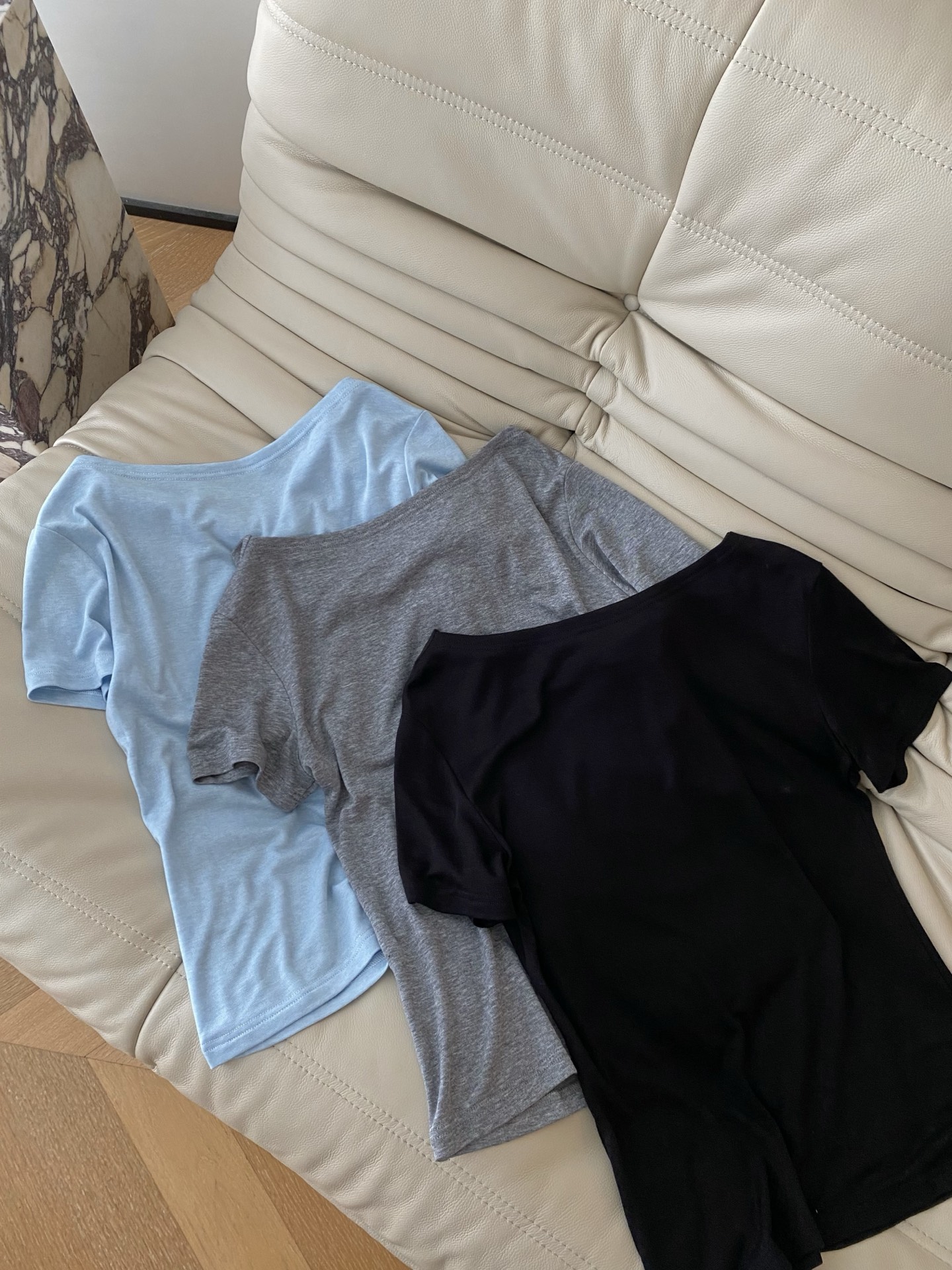 26SS 春夏新款 | 松弛感绑带套装采用高弹亲肤莫代尔面料打造，垂坠软糯自带呼吸感荡领短袖T恤+绑带裙