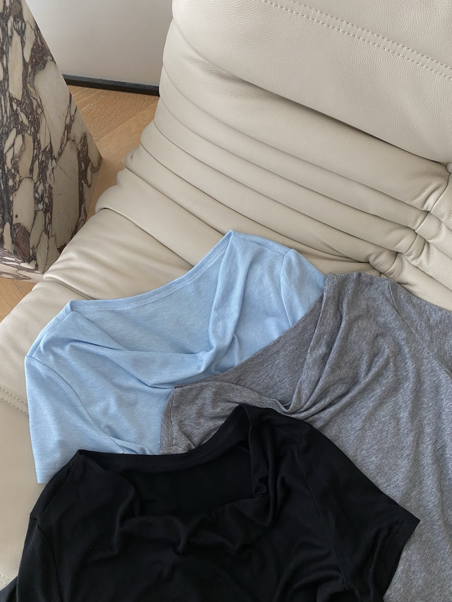 26SS 春夏新款 | 松弛感绑带套装采用高弹亲肤莫代尔面料打造，垂坠软糯自带呼吸感荡领短袖T恤+绑带裙