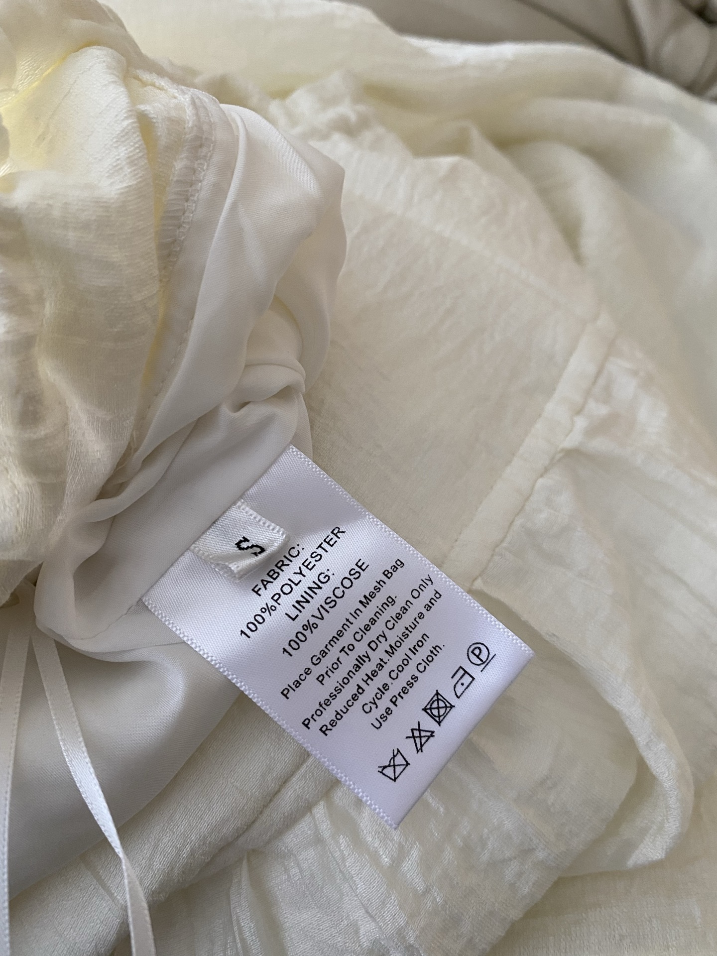26SS 春夏新款 肌理感白透阔腿裤采用皱感肌理棉面料打造高腰直筒版型，奶白通透质感自带清冷柔焦滤镜，高