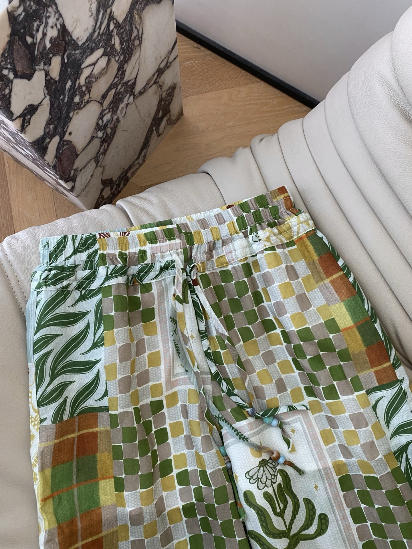 26SS 春夏新款 | 波西米亚印花苎麻阔腿裤采用透气亚麻面料打造宽松直筒阔腿版型，自带慵懒松弛滤镜，拼