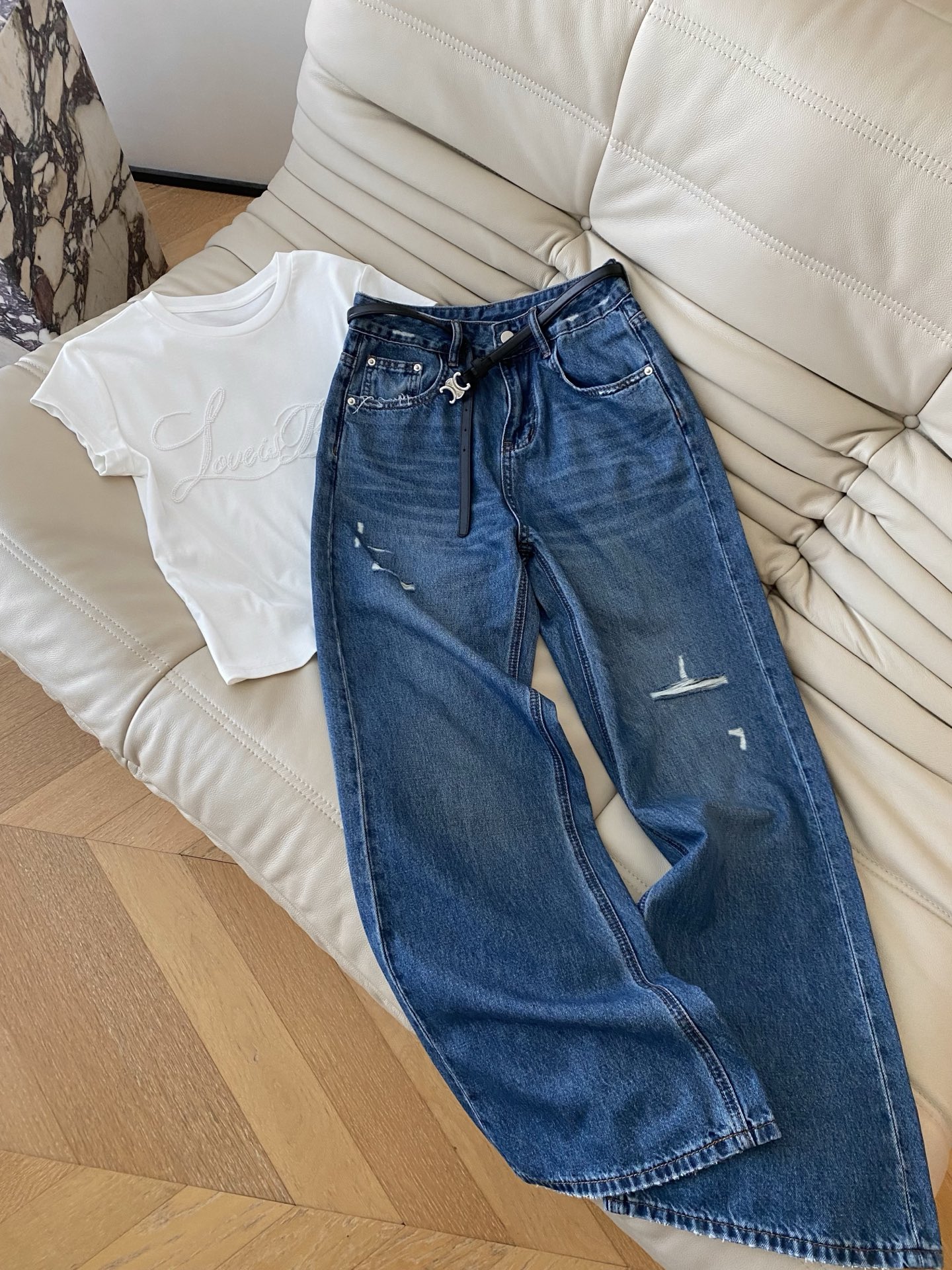 26SS 春夏新款 | 复古破洞阔腿牛仔裤，采用重磅水洗牛仔面料打造高腰直筒阔腿版型，复古做旧靛蓝色自带