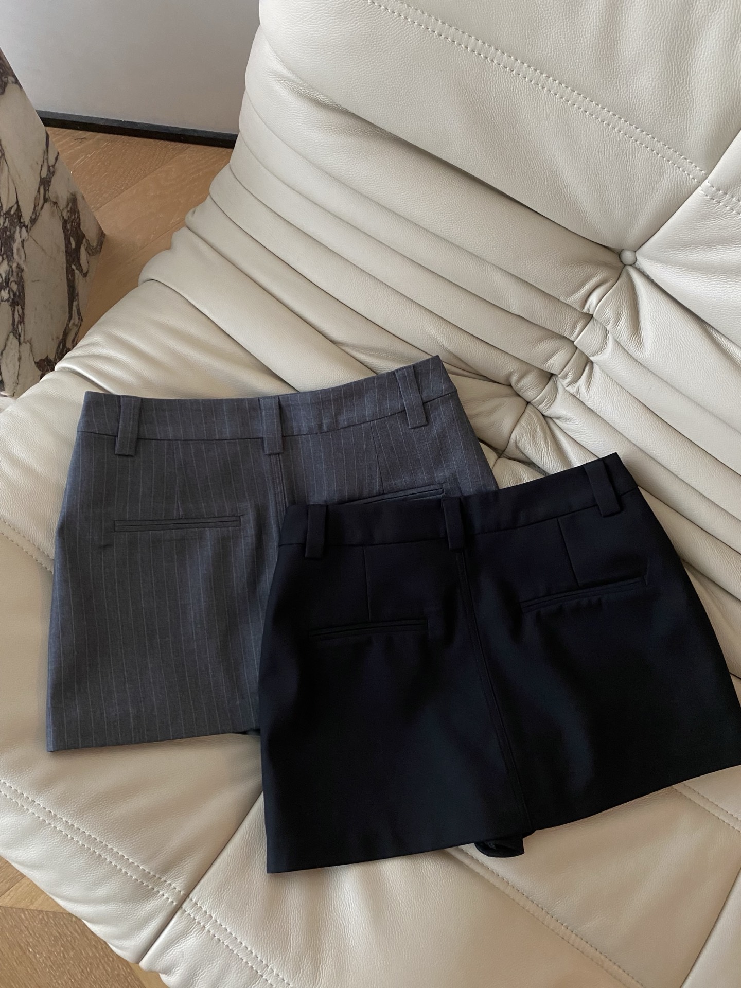 26SS 春夏新款 | 刺绣防走光西装短裙，甄选垂坠抗皱西装面料打造利落高腰廓形，自带显瘦长腿滤镜，简约