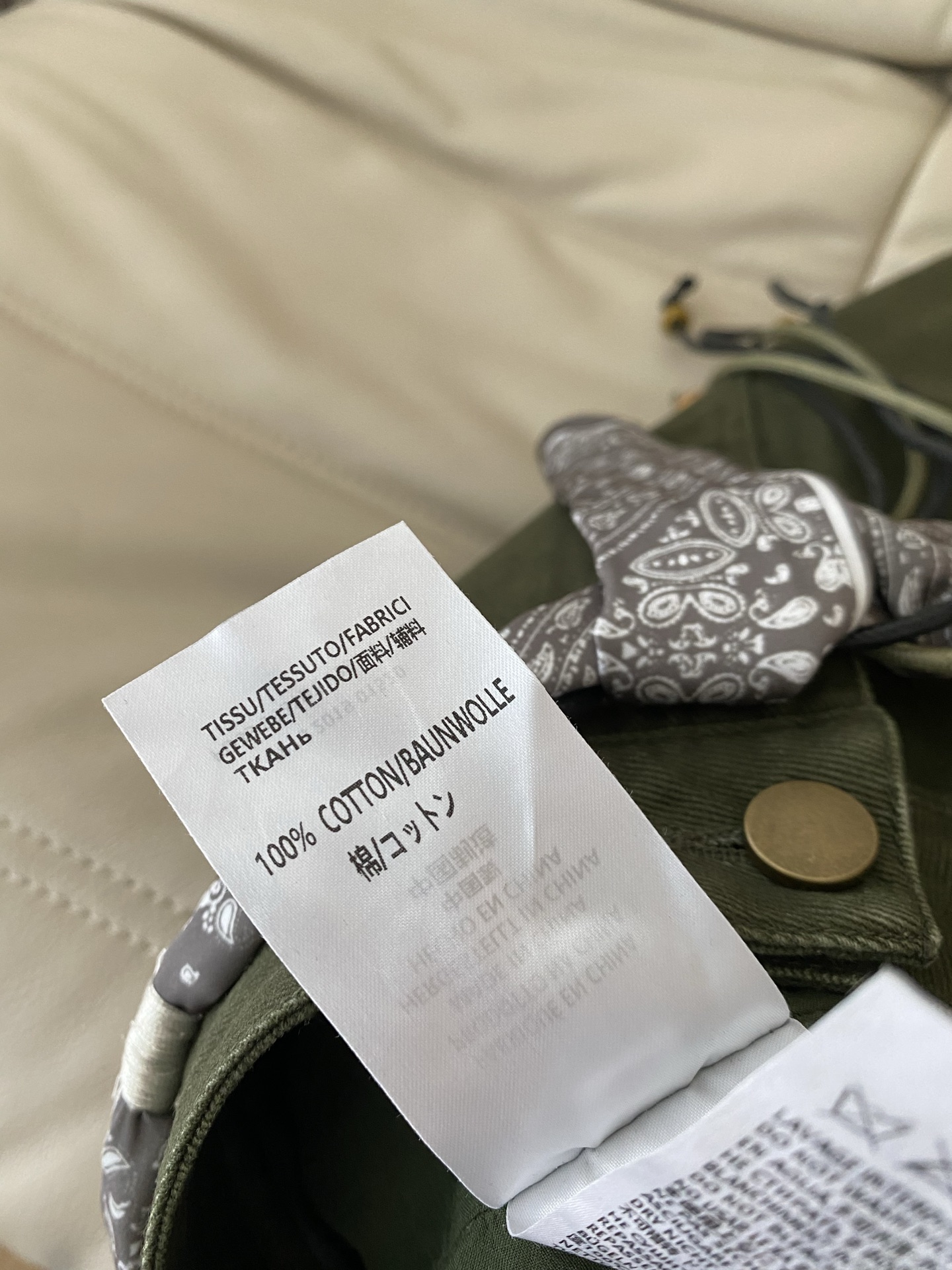 26SS 春夏新款 | 军绿工装风A字短裙高支棉斜纹工装面料打造硬挺利落版型，高腰A字剪裁+对称立体工装