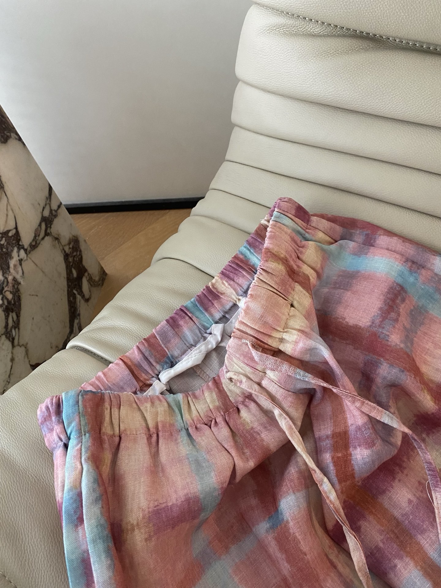 26SS 春夏新款 | 晕染粉调格纹抽绳阔腿裤，甄选透气轻薄麻感面料打造垂顺宽松阔腿版型，水彩做旧格纹印