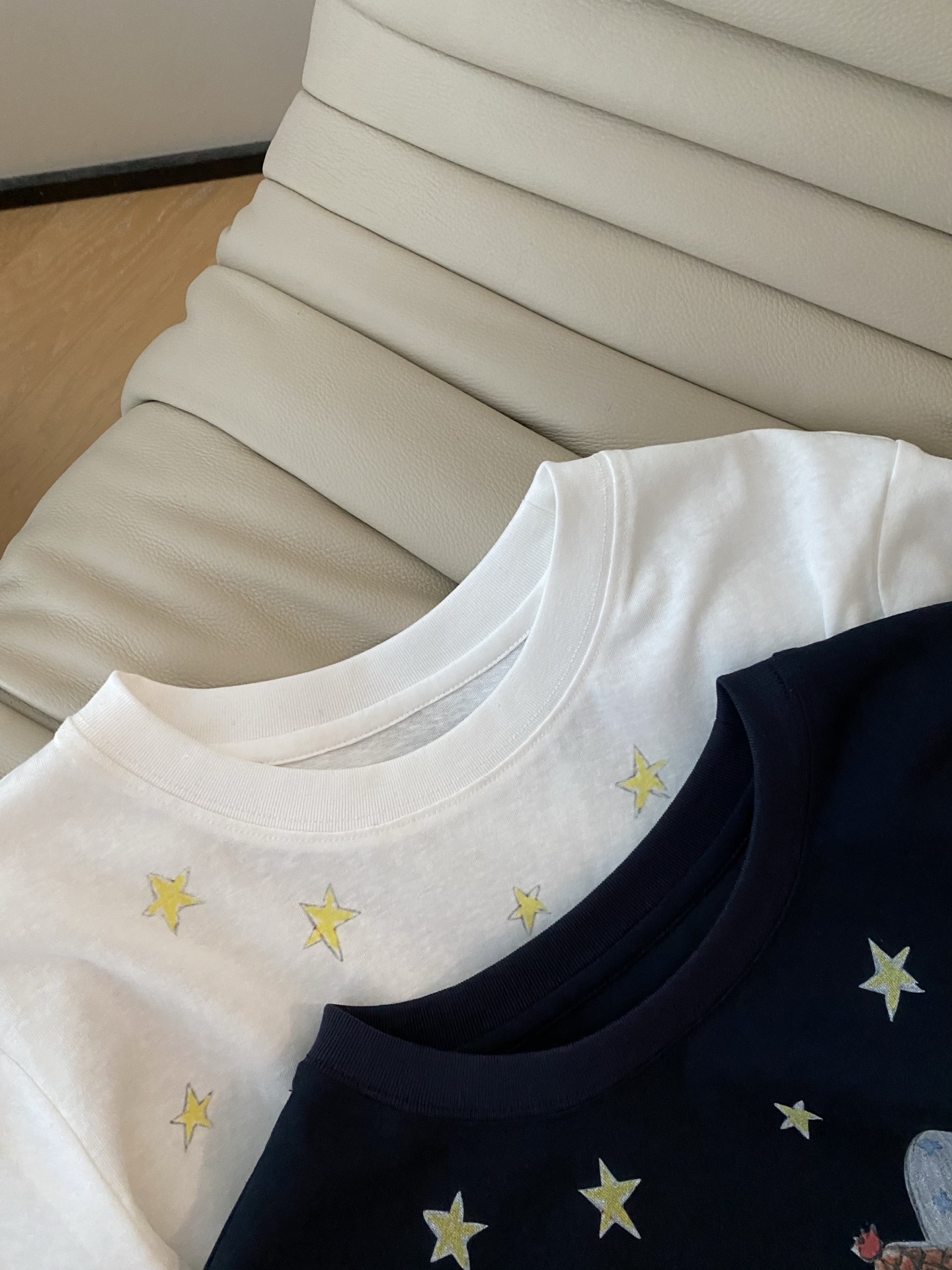 26SS 春夏新款 | 星空蛋壳小屋印花圆领宽松短袖T恤，甄选软糯透气亲肤棉料打造慵懒落肩宽松版型，自带