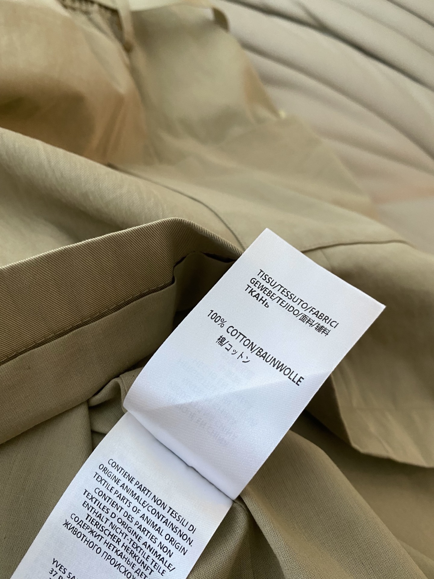 26SS 春夏新款｜翻领无袖工装收腰连衣裙，甄选透气抗皱工装棉面料打造利落无袖短款裙型，自带极简户外松弛