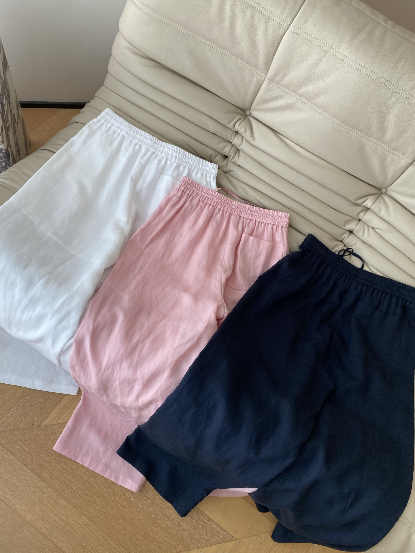26SS 春夏新款 | 双色天丝亚麻松紧腰休闲裤，甄选冰感透气的天丝亚麻面料打造微宽松九分灯笼版型，自带