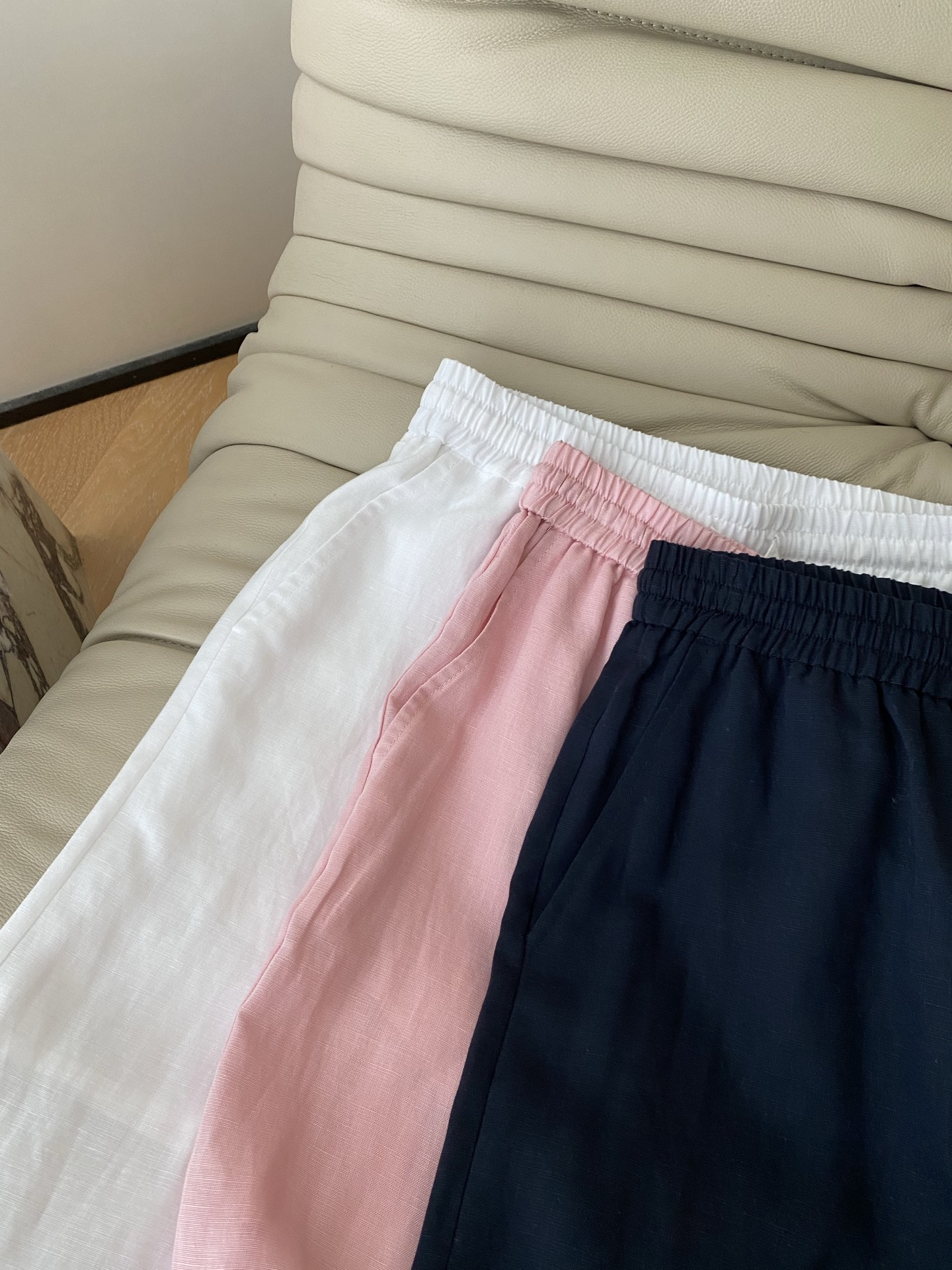 26SS 春夏新款 | 双色天丝亚麻松紧腰休闲裤，甄选冰感透气的天丝亚麻面料打造微宽松九分灯笼版型，自带