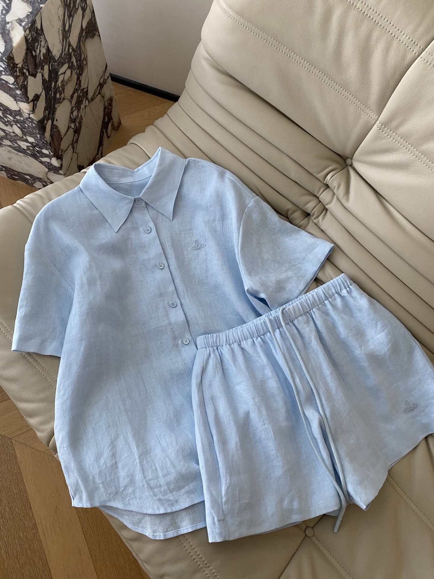 26SS 春夏新款｜简约翻领纯亚麻短袖套装，甄选透气干爽天然亚麻面料打造宽松松弛短衬+抽绳短裤两件套，自
